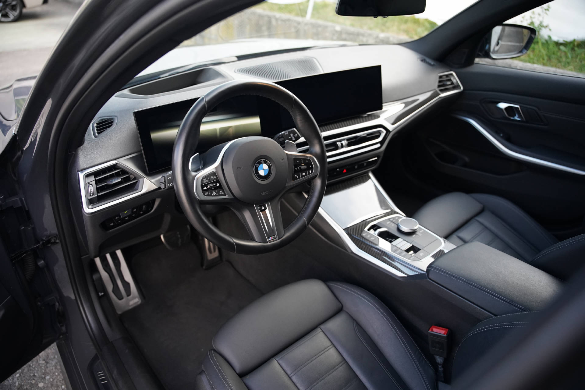 BMW M340i xDrive 48V Touring Steptronic M Sport-image-6