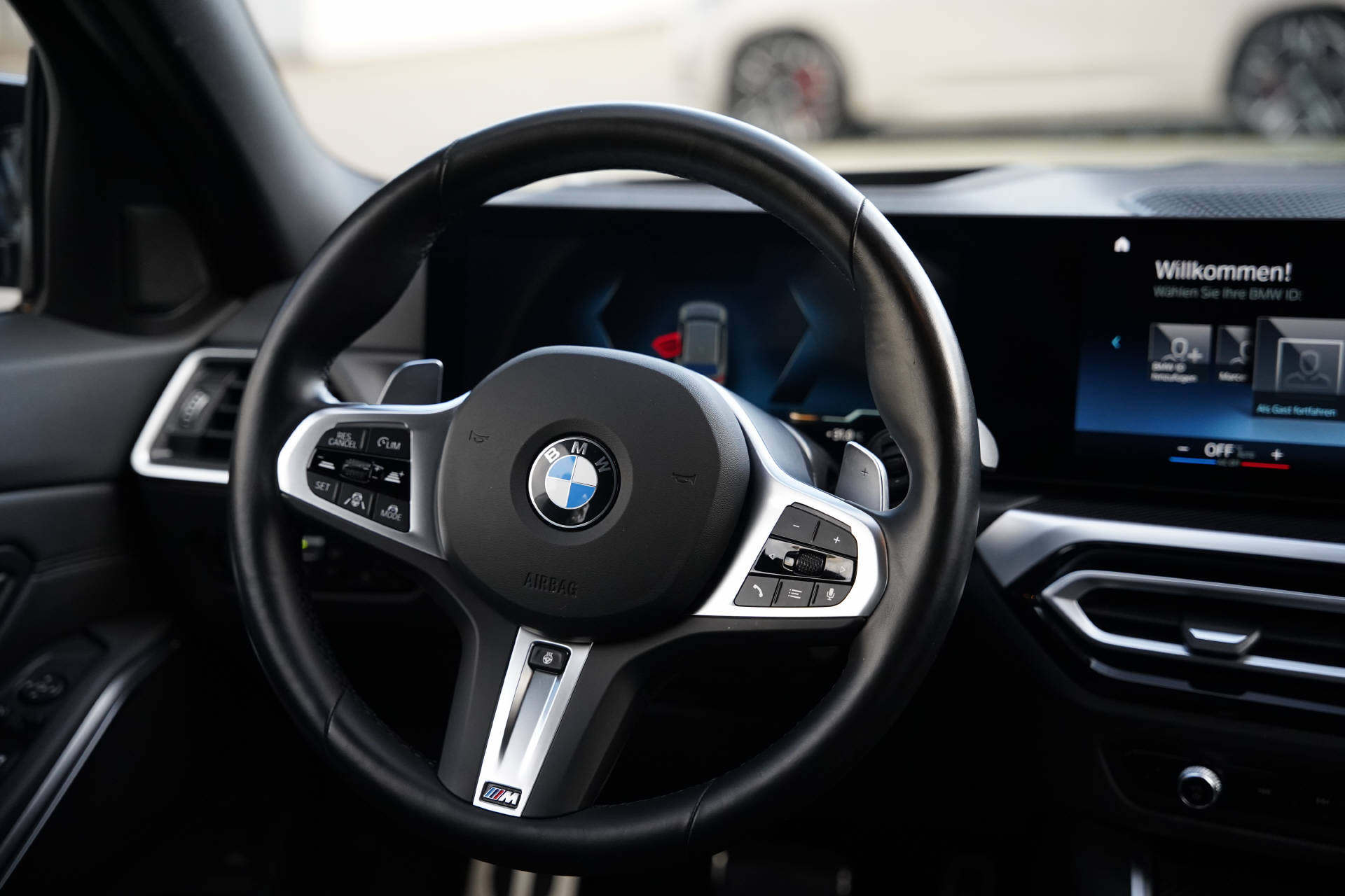 BMW M340i xDrive 48V Touring Steptronic M Sport-image-12
