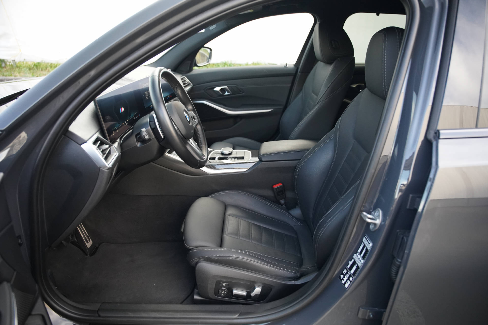 BMW M340i xDrive 48V Touring Steptronic M Sport-image-7