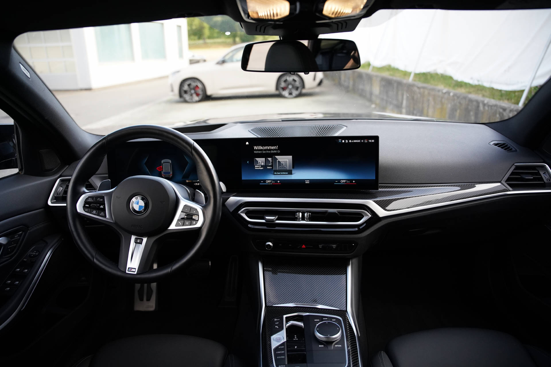 BMW M340i xDrive 48V Touring Steptronic M Sport-image-11