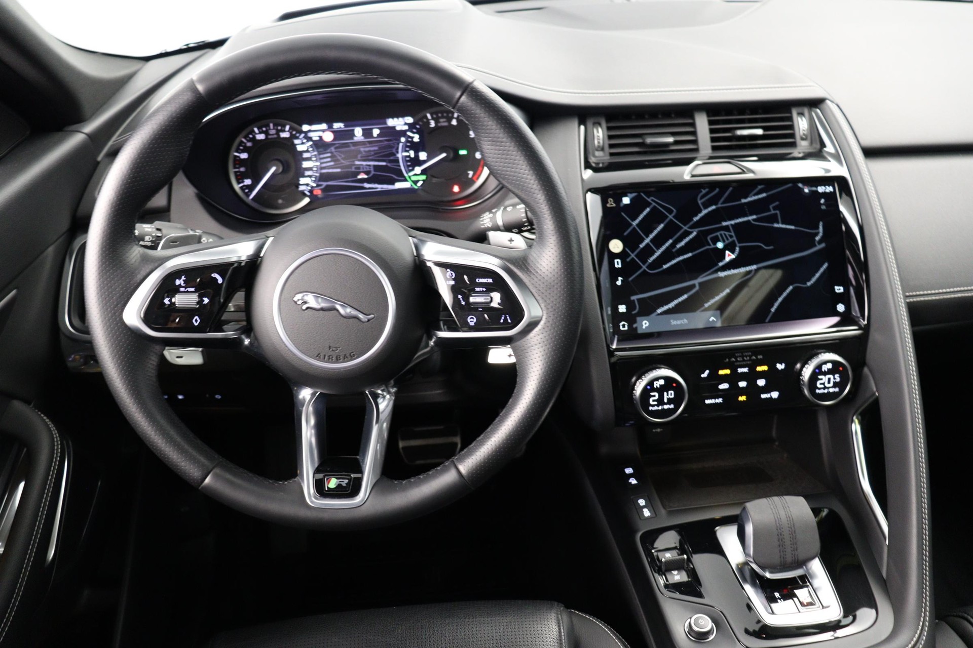 JAGUAR E-Pace 1.5 T 300e R-Dynamic SE AWD-image-4