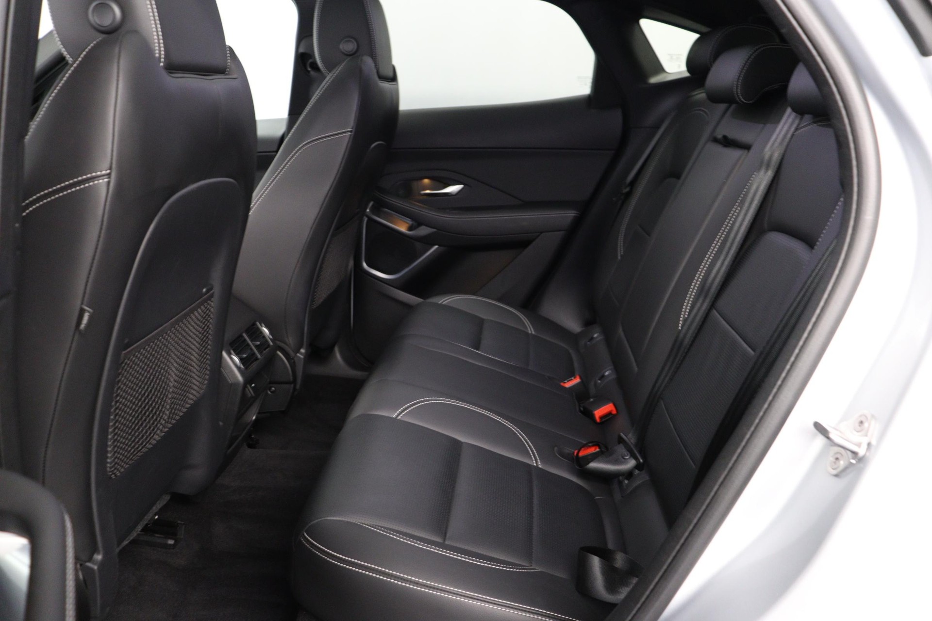 JAGUAR E-Pace 1.5 T 300e R-Dynamic SE AWD-image-8