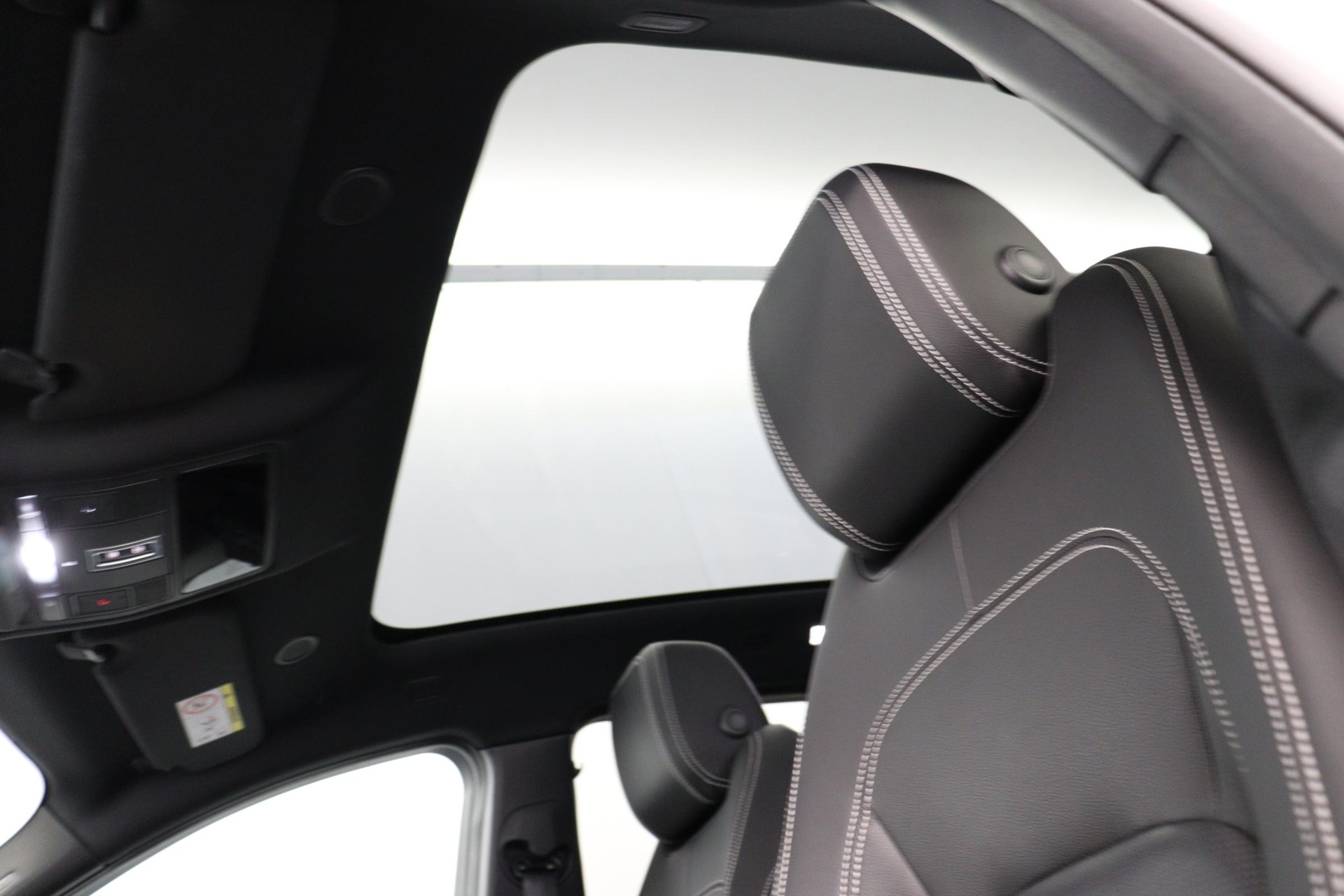 JAGUAR E-Pace 1.5 T 300e R-Dynamic SE AWD-image-15