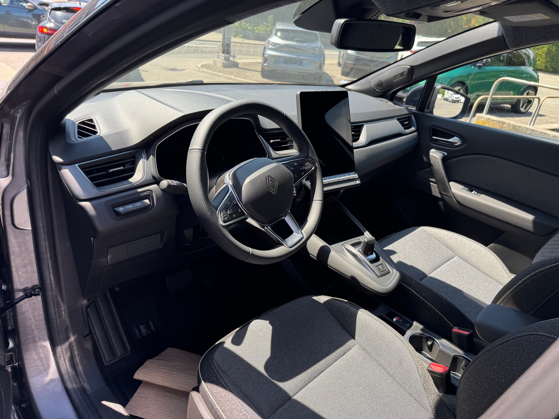 RENAULT Captur 1.8 E-Tech 160 Techno DHT-image-11