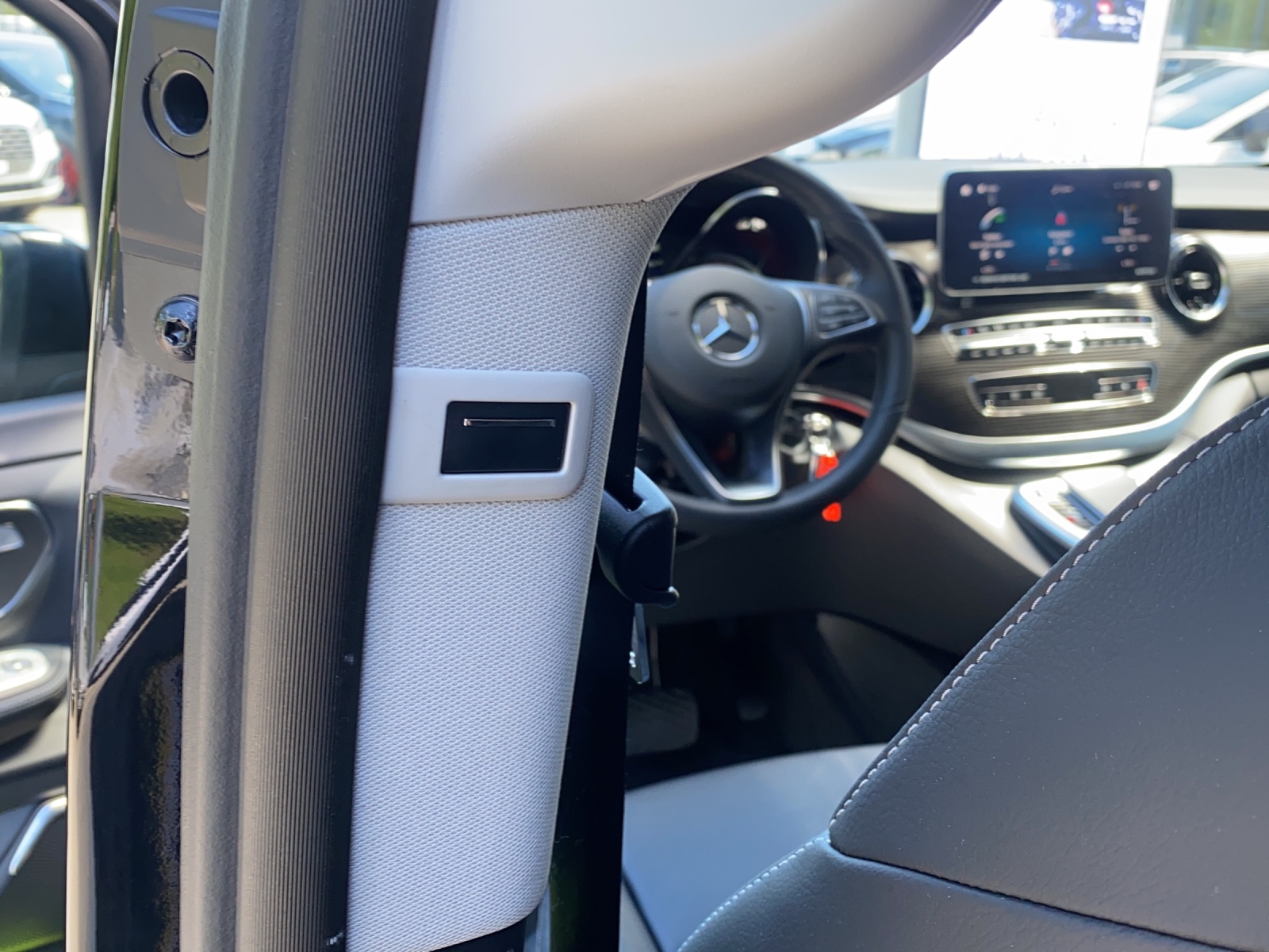 MERCEDES-BENZ EQV 300 Avantgarde lang-image-21