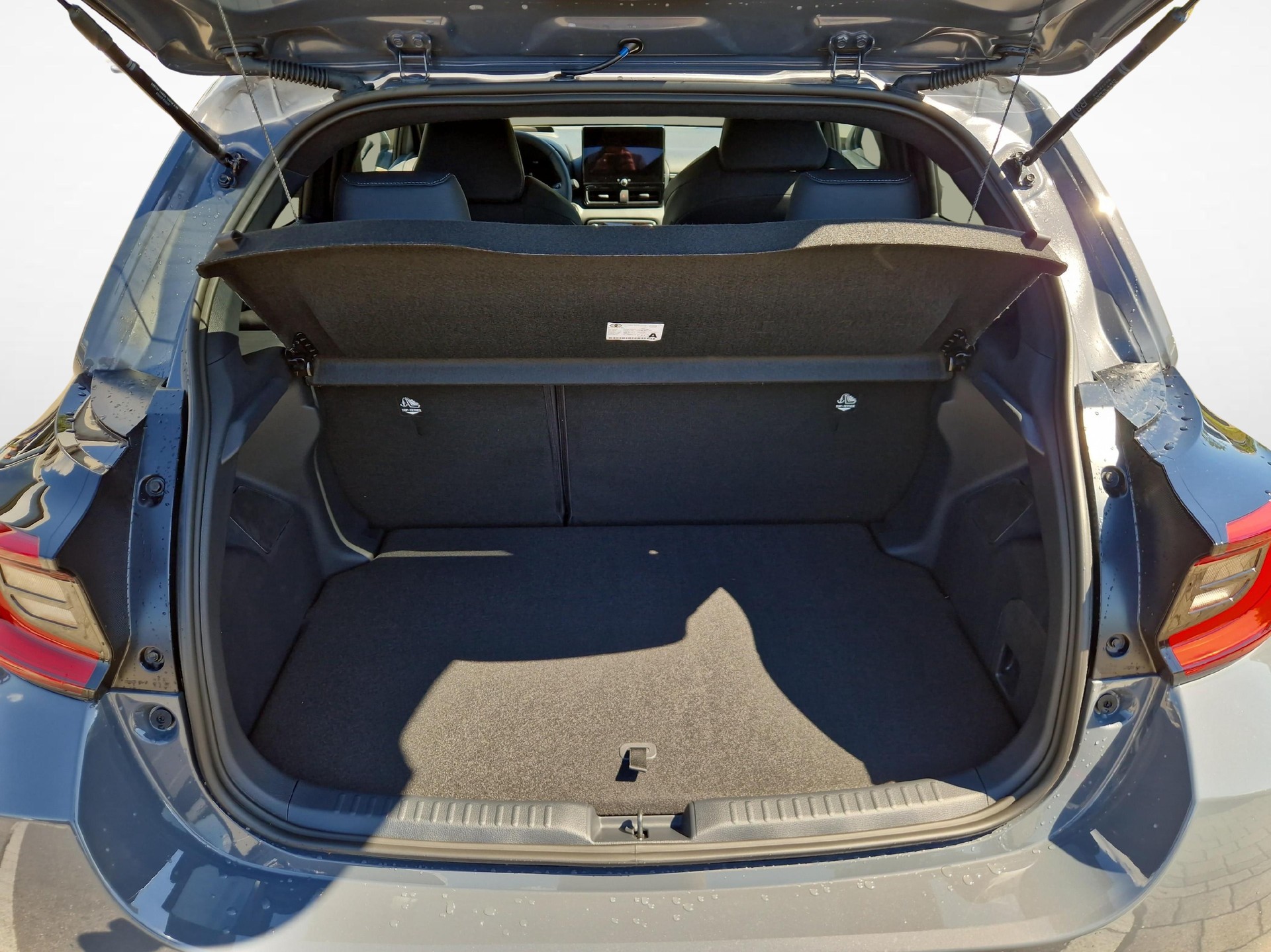 TOYOTA Yaris 1.5 VVT-i HSD Premium-image-11