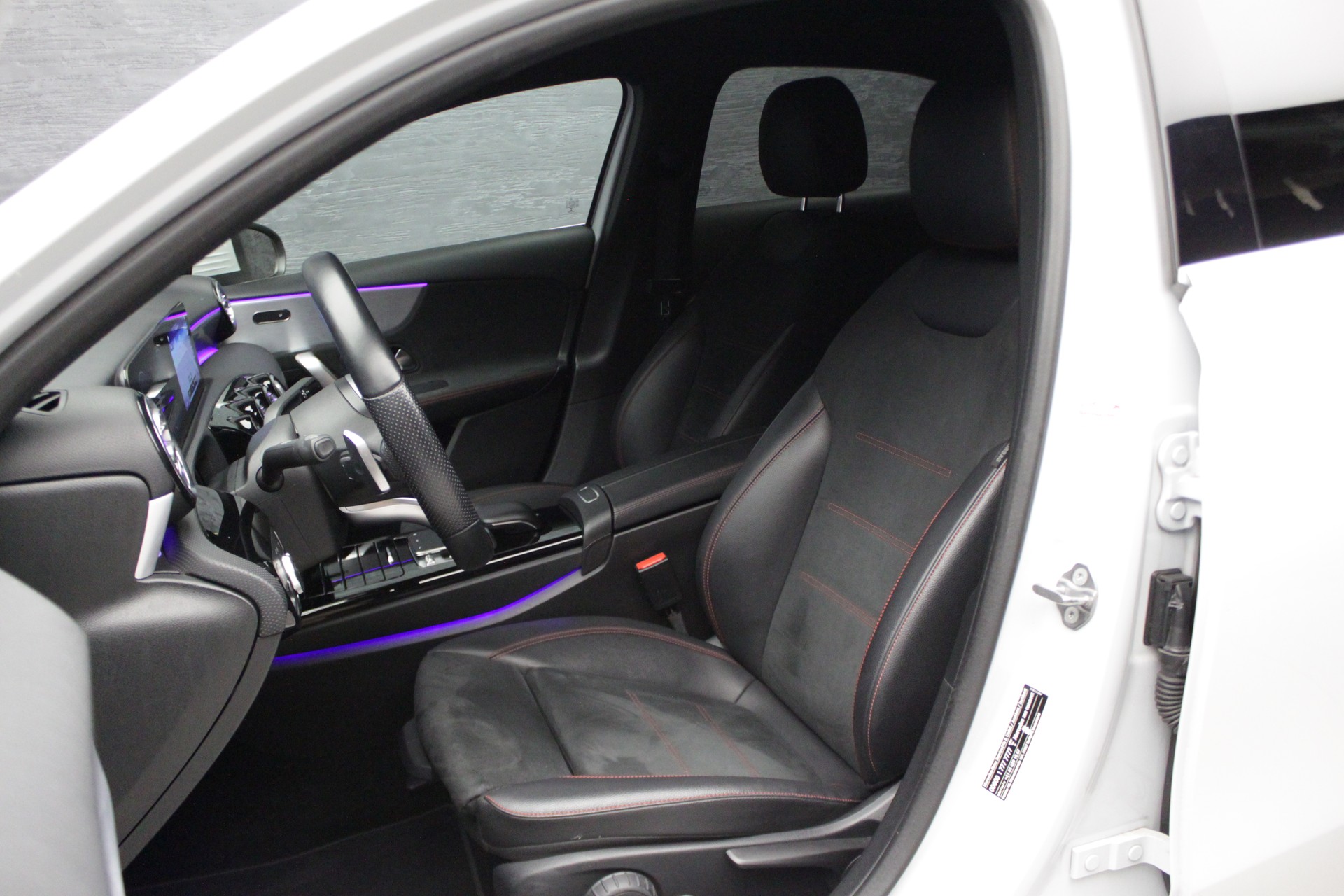 MERCEDES-BENZ A 250 4Matic AMG Line 4Matic 7G-DCT-image-14