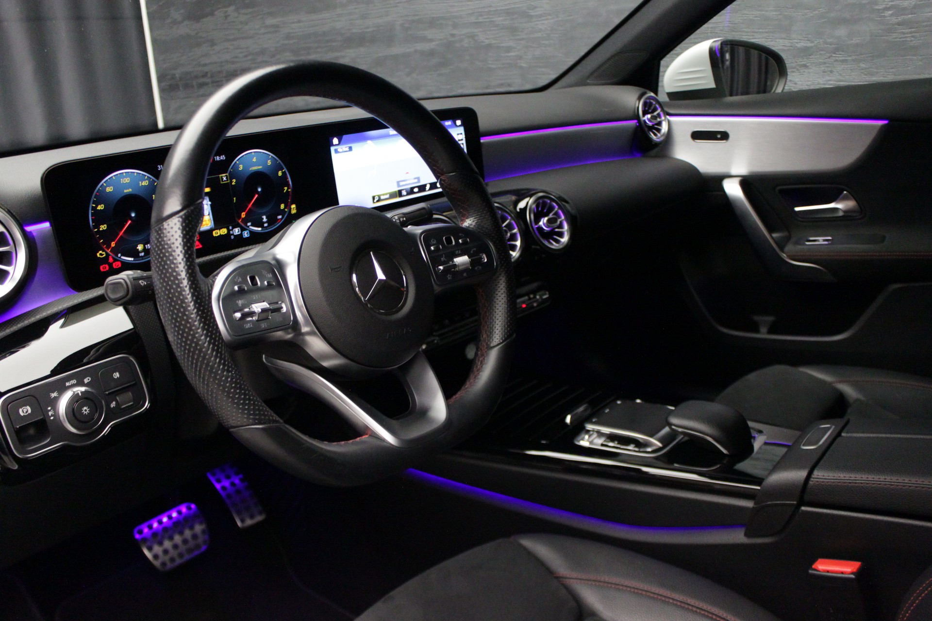 MERCEDES-BENZ A 250 4Matic AMG Line 4Matic 7G-DCT-image-18