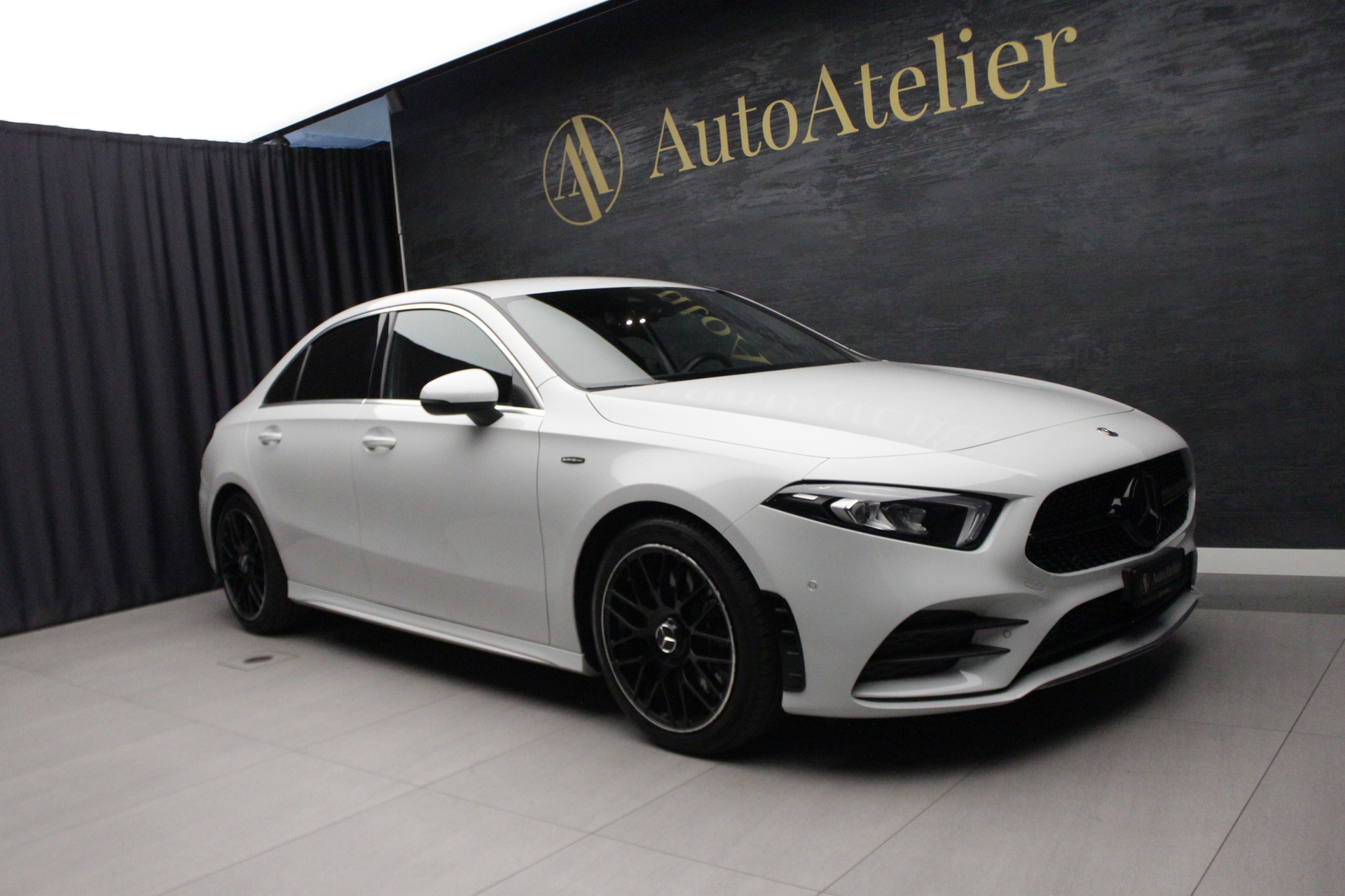 MERCEDES-BENZ A 250 4Matic AMG Line 4Matic 7G-DCT-image-2
