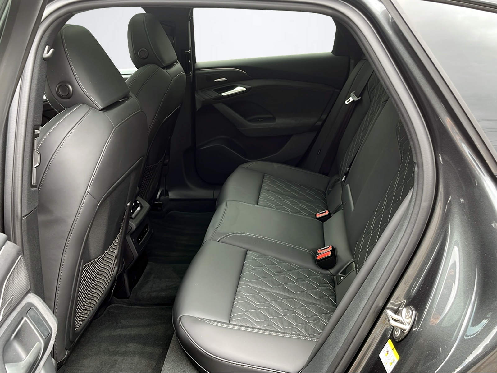 AUDI A6 e-tron Sportback quattro-image-8