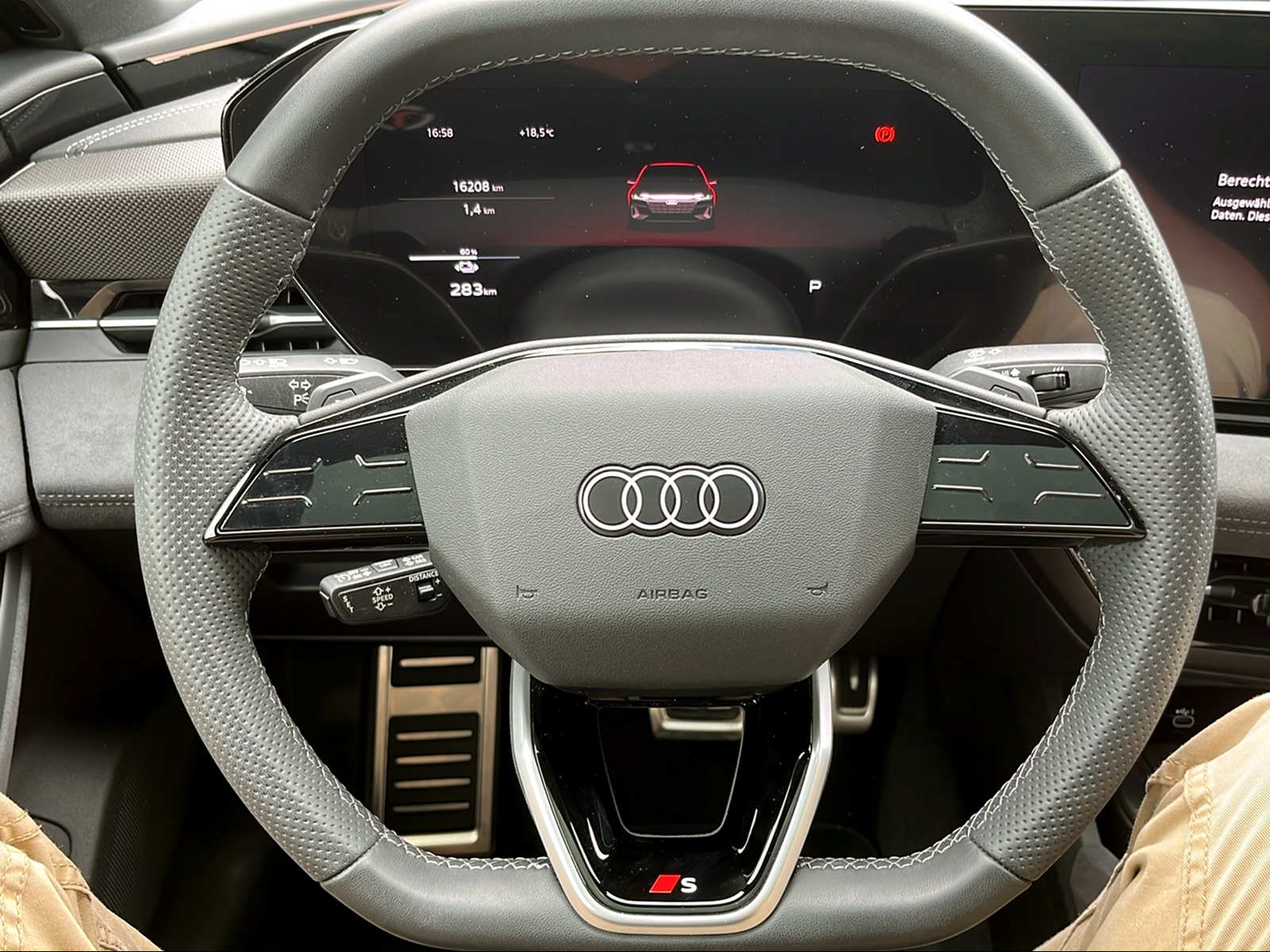 AUDI A6 e-tron Sportback quattro-image-11