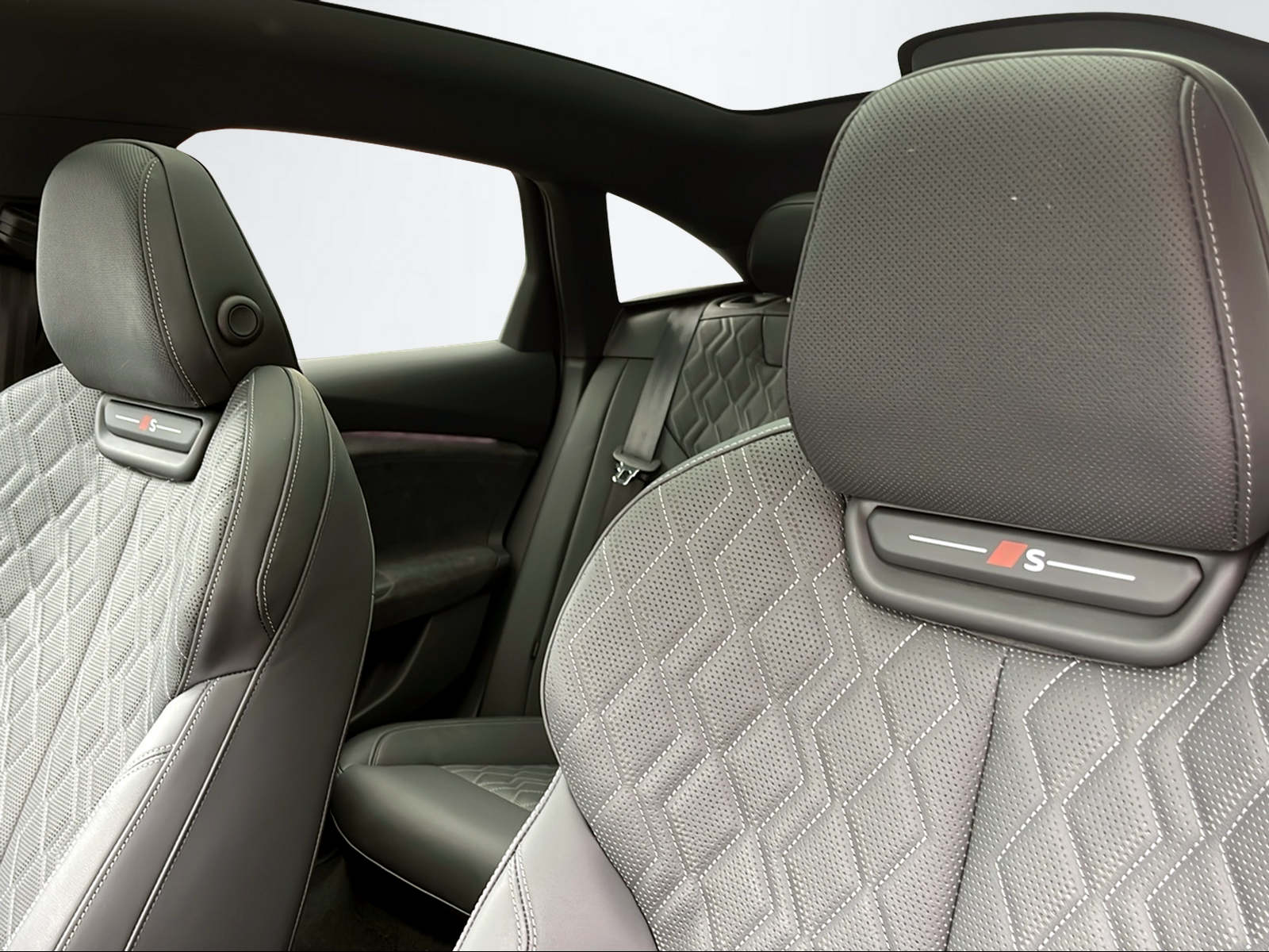 AUDI A6 e-tron Sportback quattro-image-12