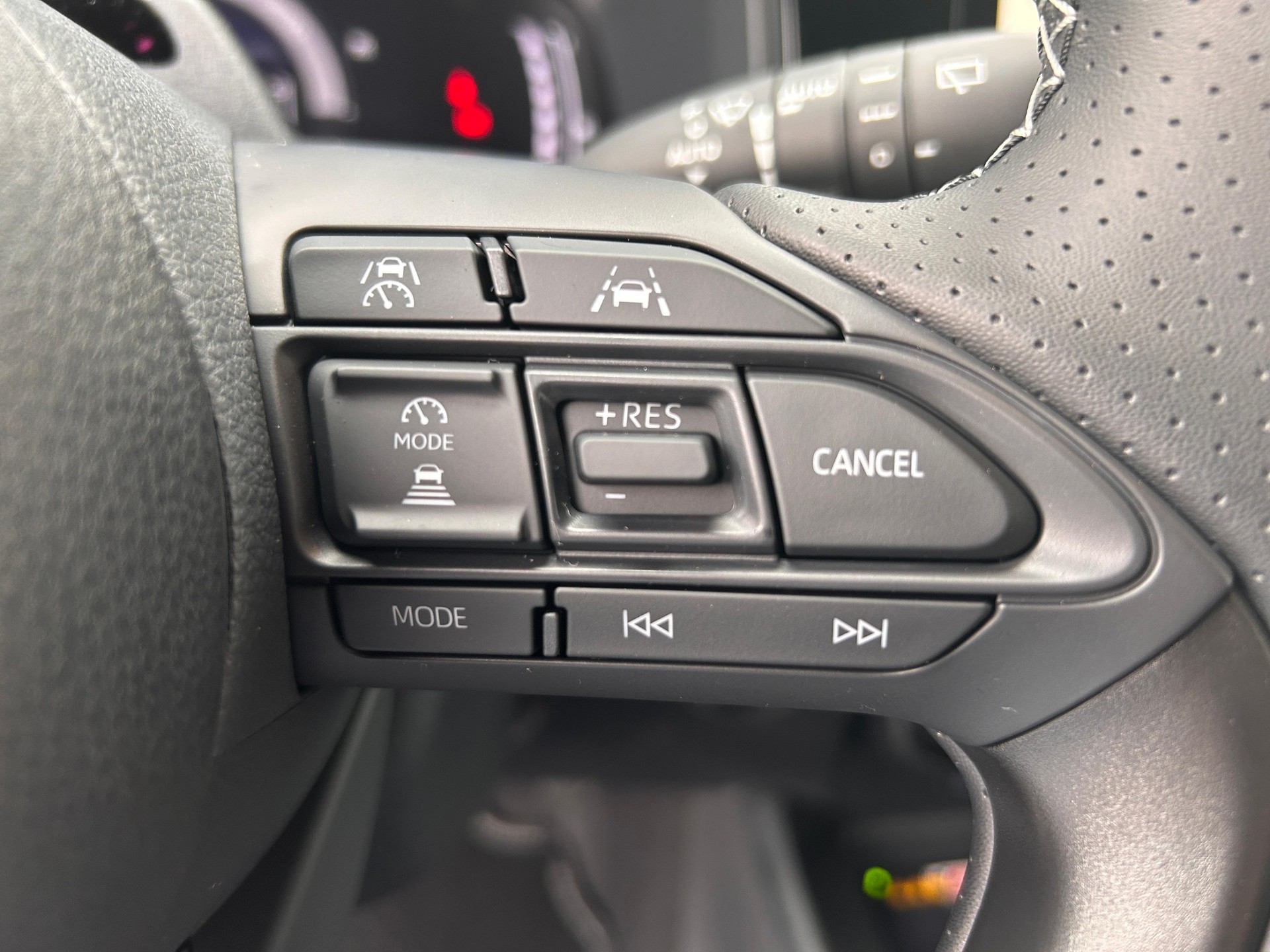 TOYOTA Aygo X 1.5 VVT-i HSD GR Sport-image-13
