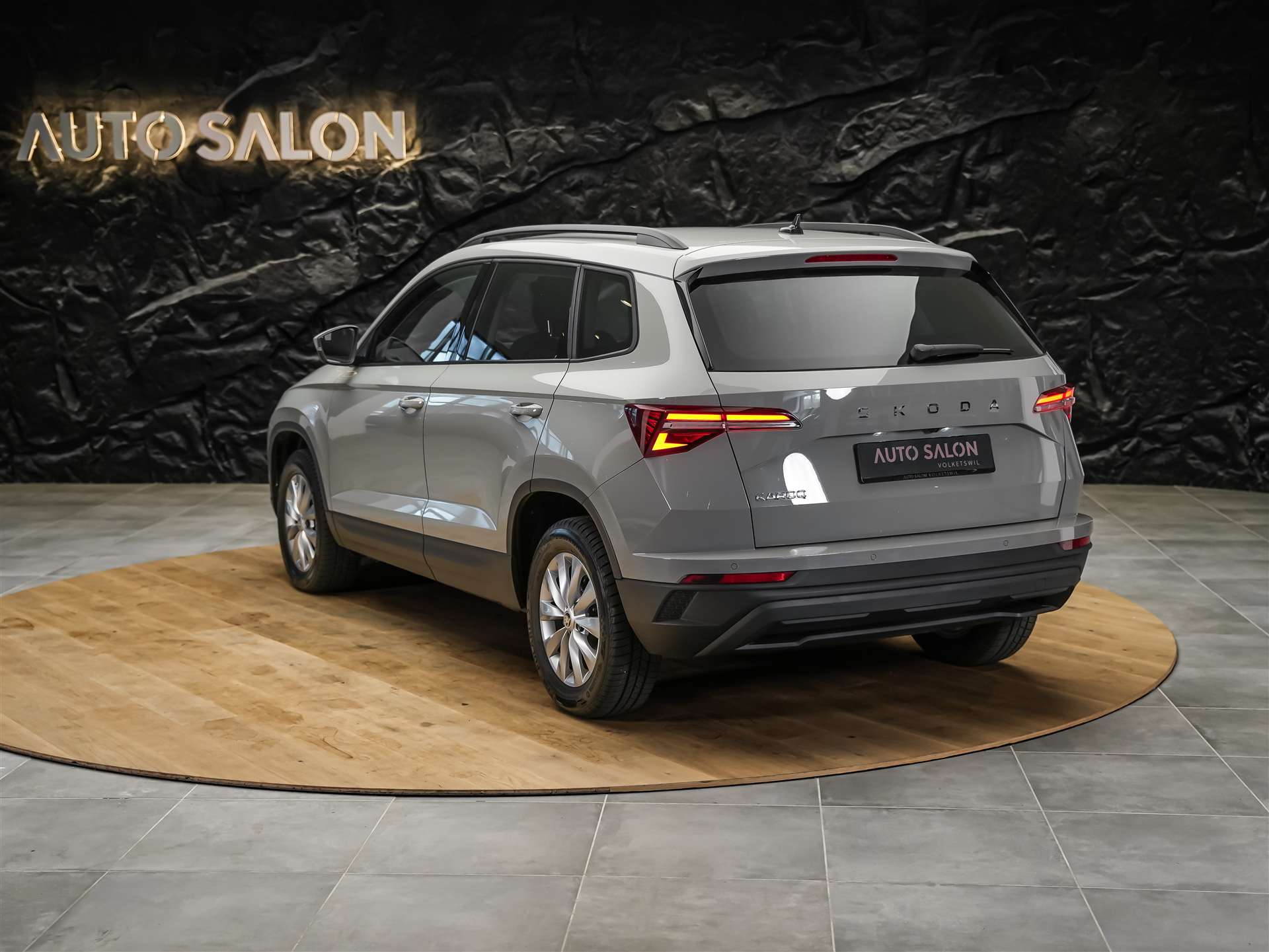 SKODA Karoq 1.5 TSI Selection DSG *Sitzheizung*Lenkradheizung*Rückfahrkamera*-image-2