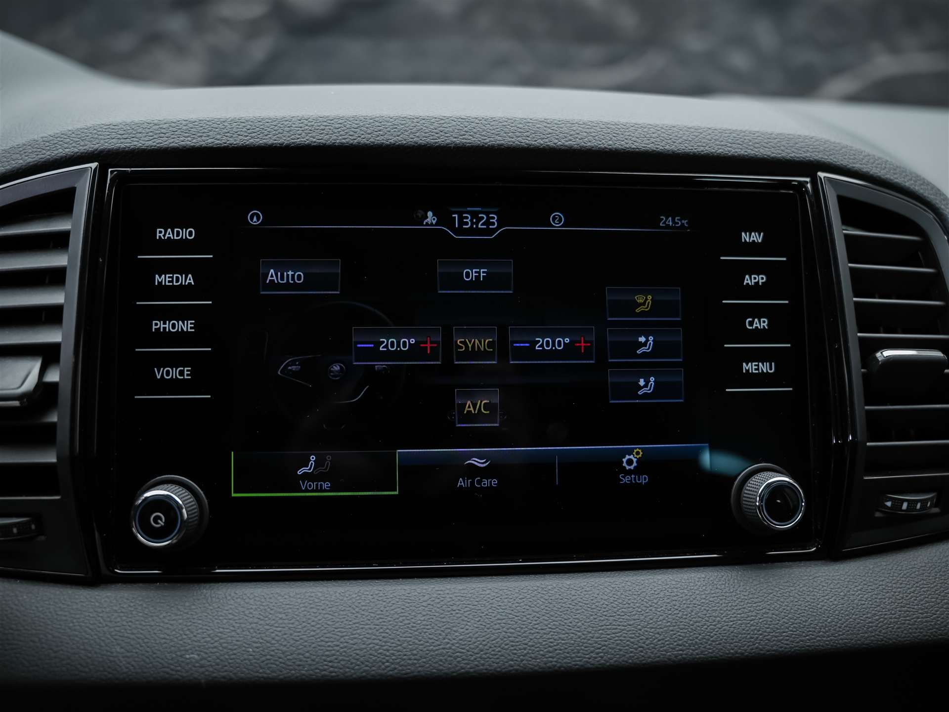 SKODA Karoq 1.5 TSI Selection DSG *Sitzheizung*Lenkradheizung*Rückfahrkamera*-image-28