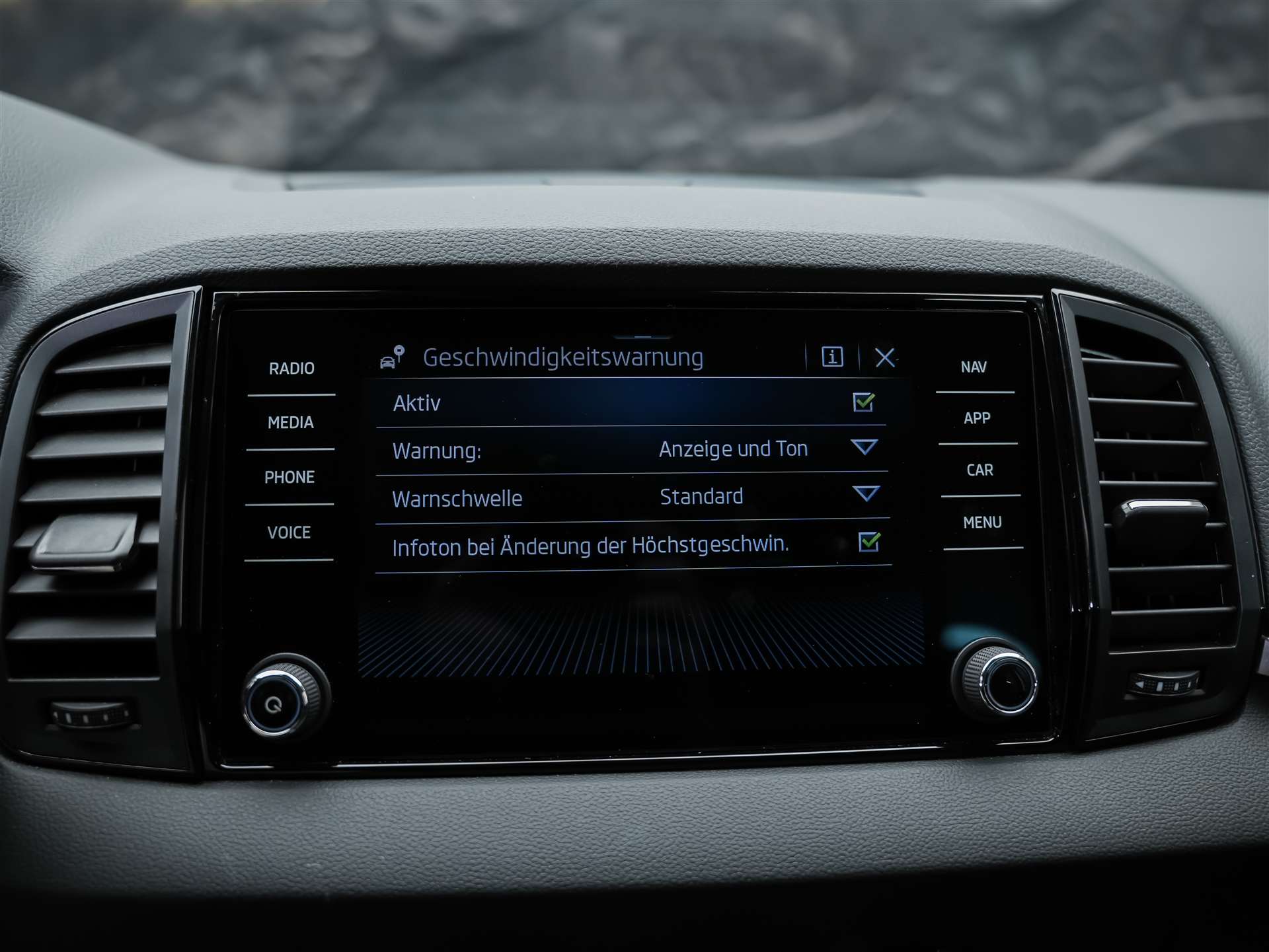 SKODA Karoq 1.5 TSI Selection DSG *Sitzheizung*Lenkradheizung*Rückfahrkamera*-image-33