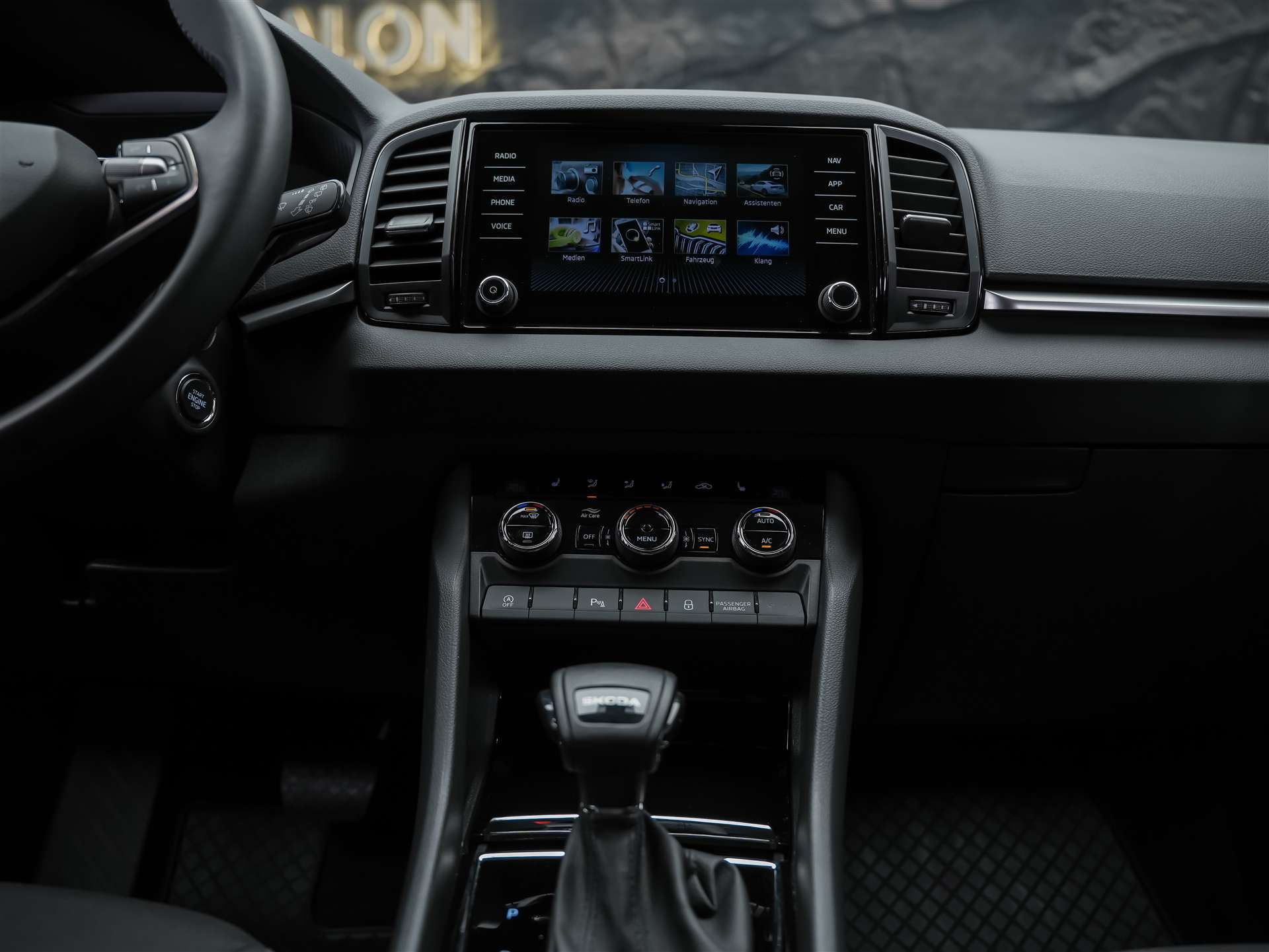 SKODA Karoq 1.5 TSI Selection DSG *Sitzheizung*Lenkradheizung*Rückfahrkamera*-image-18