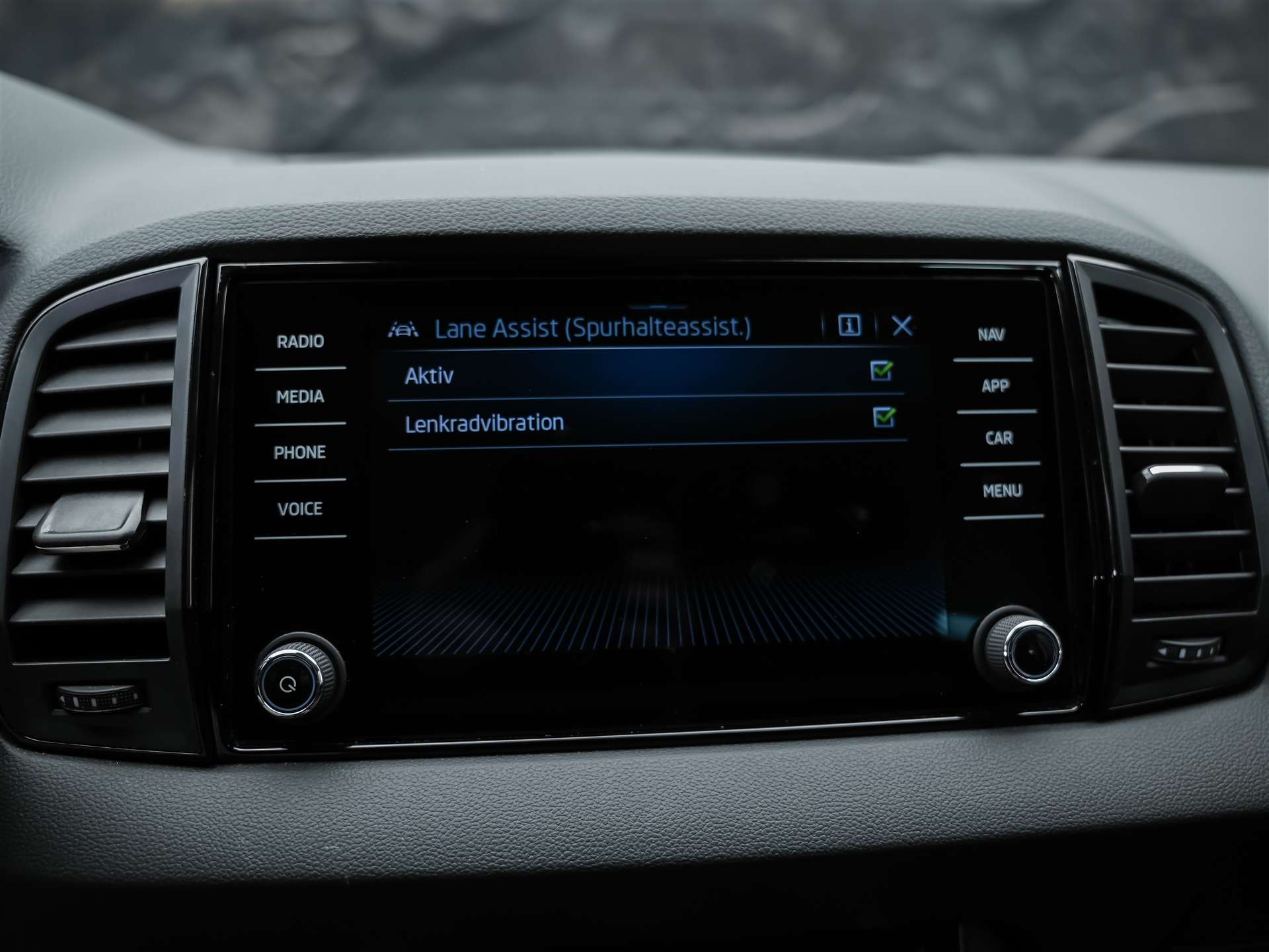 SKODA Karoq 1.5 TSI Selection DSG *Sitzheizung*Lenkradheizung*Rückfahrkamera*-image-32