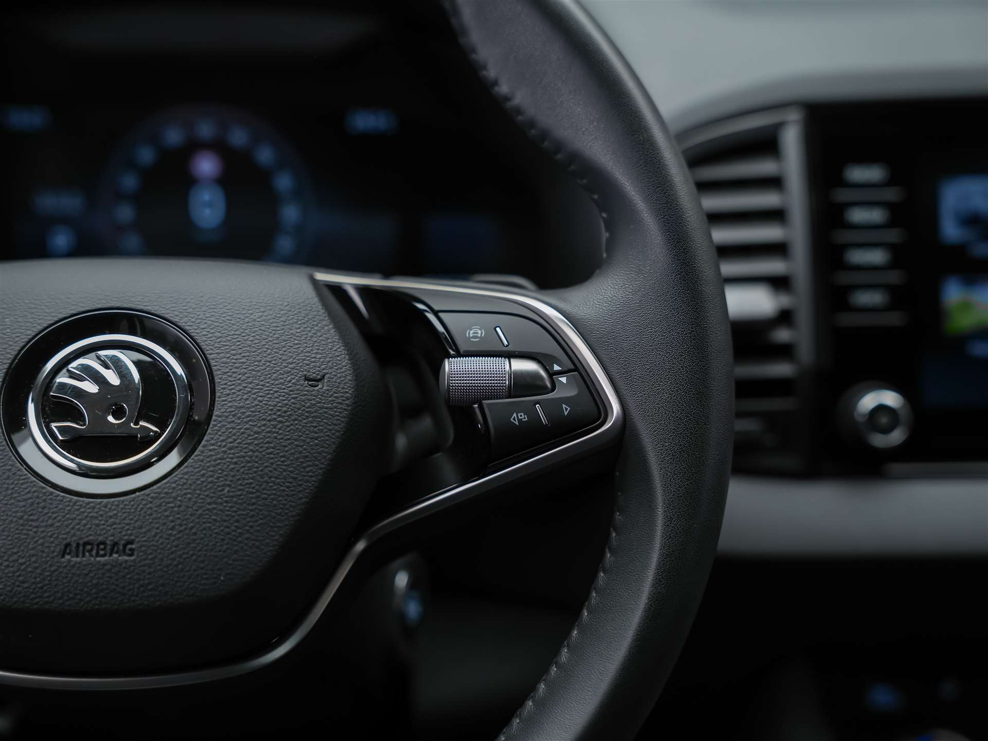 SKODA Karoq 1.5 TSI Selection DSG *Sitzheizung*Lenkradheizung*Rückfahrkamera*-image-26