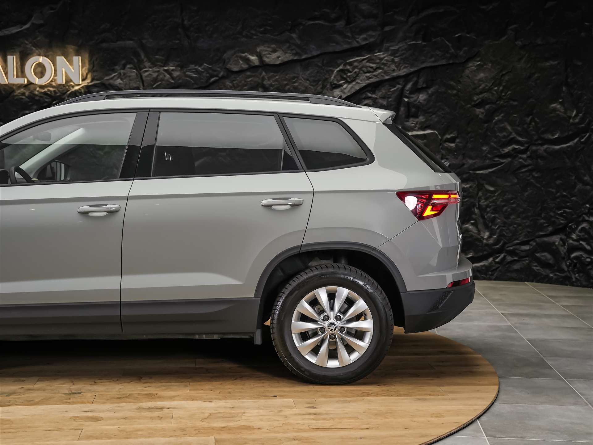 SKODA Karoq 1.5 TSI Selection DSG *Sitzheizung*Lenkradheizung*Rückfahrkamera*-image-16