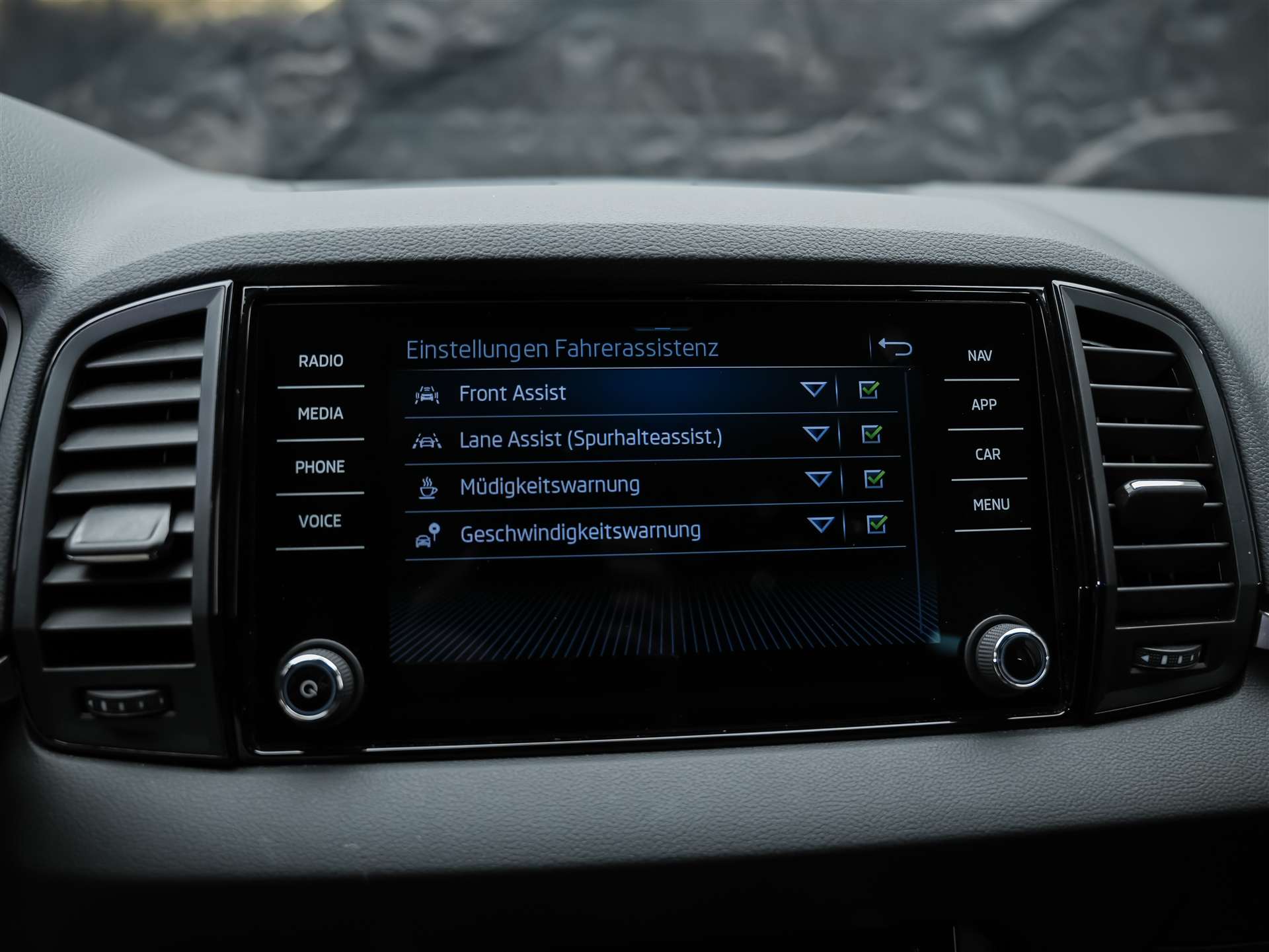 SKODA Karoq 1.5 TSI Selection DSG *Sitzheizung*Lenkradheizung*Rückfahrkamera*-image-35