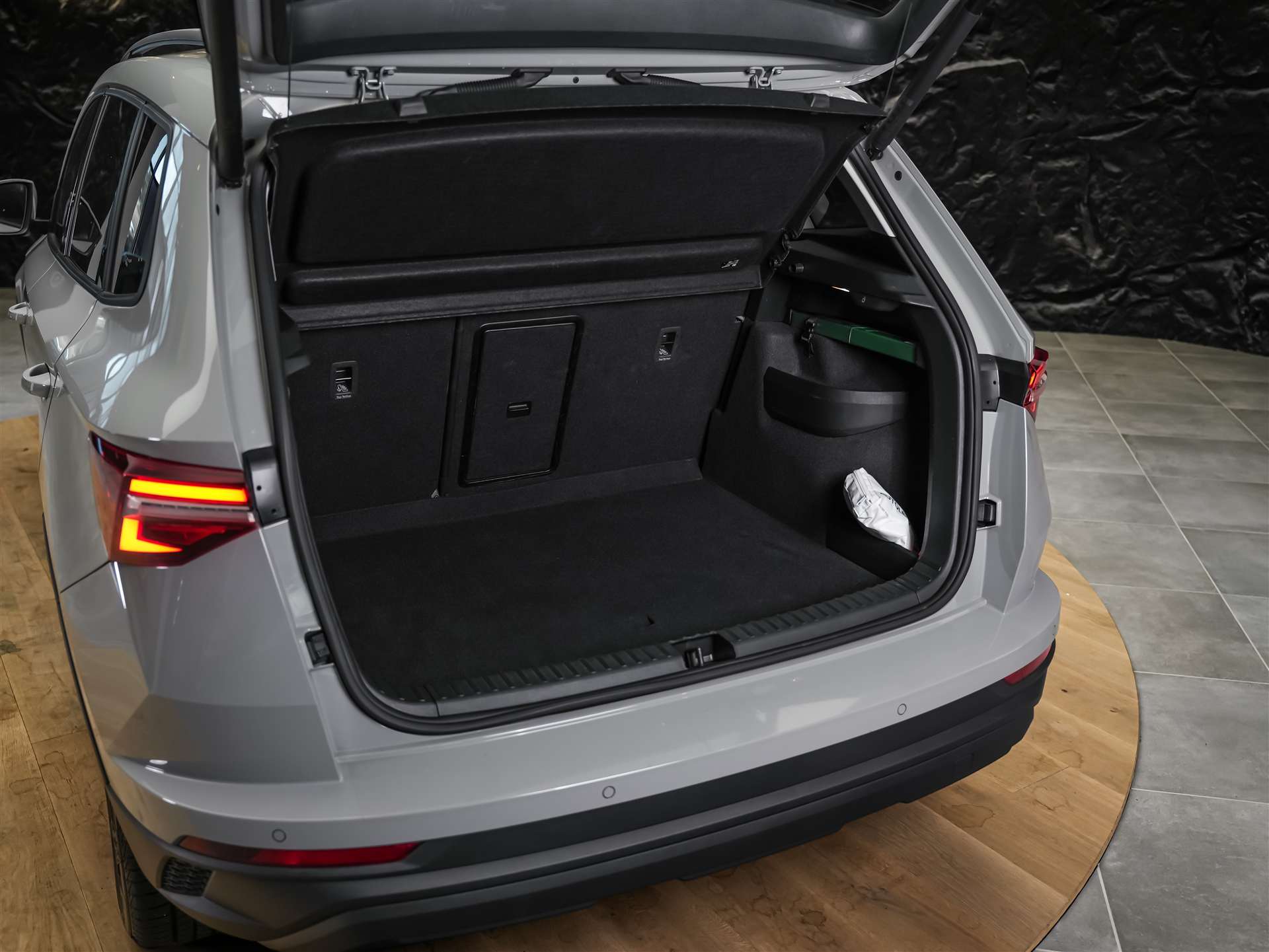 SKODA Karoq 1.5 TSI Selection DSG *Sitzheizung*Lenkradheizung*Rückfahrkamera*-image-39