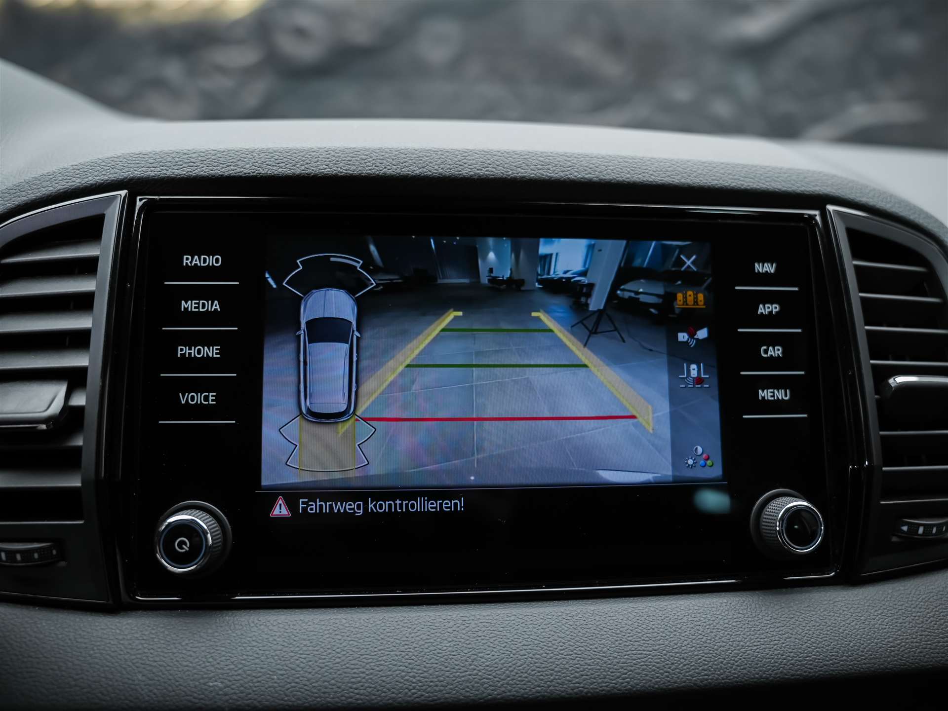 SKODA Karoq 1.5 TSI Selection DSG *Sitzheizung*Lenkradheizung*Rückfahrkamera*-image-36