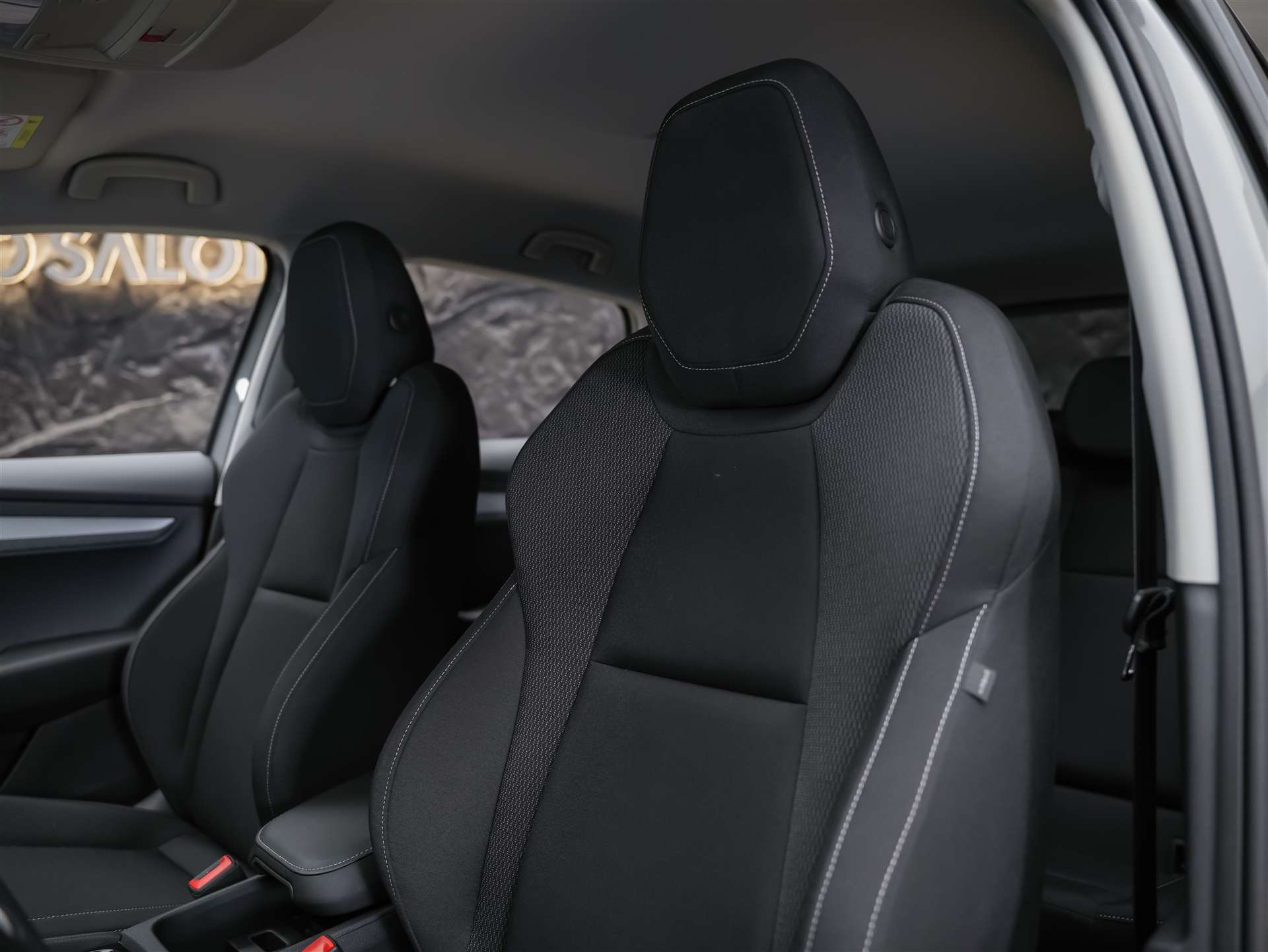 SKODA Karoq 1.5 TSI Selection DSG *Sitzheizung*Lenkradheizung*Rückfahrkamera*-image-9