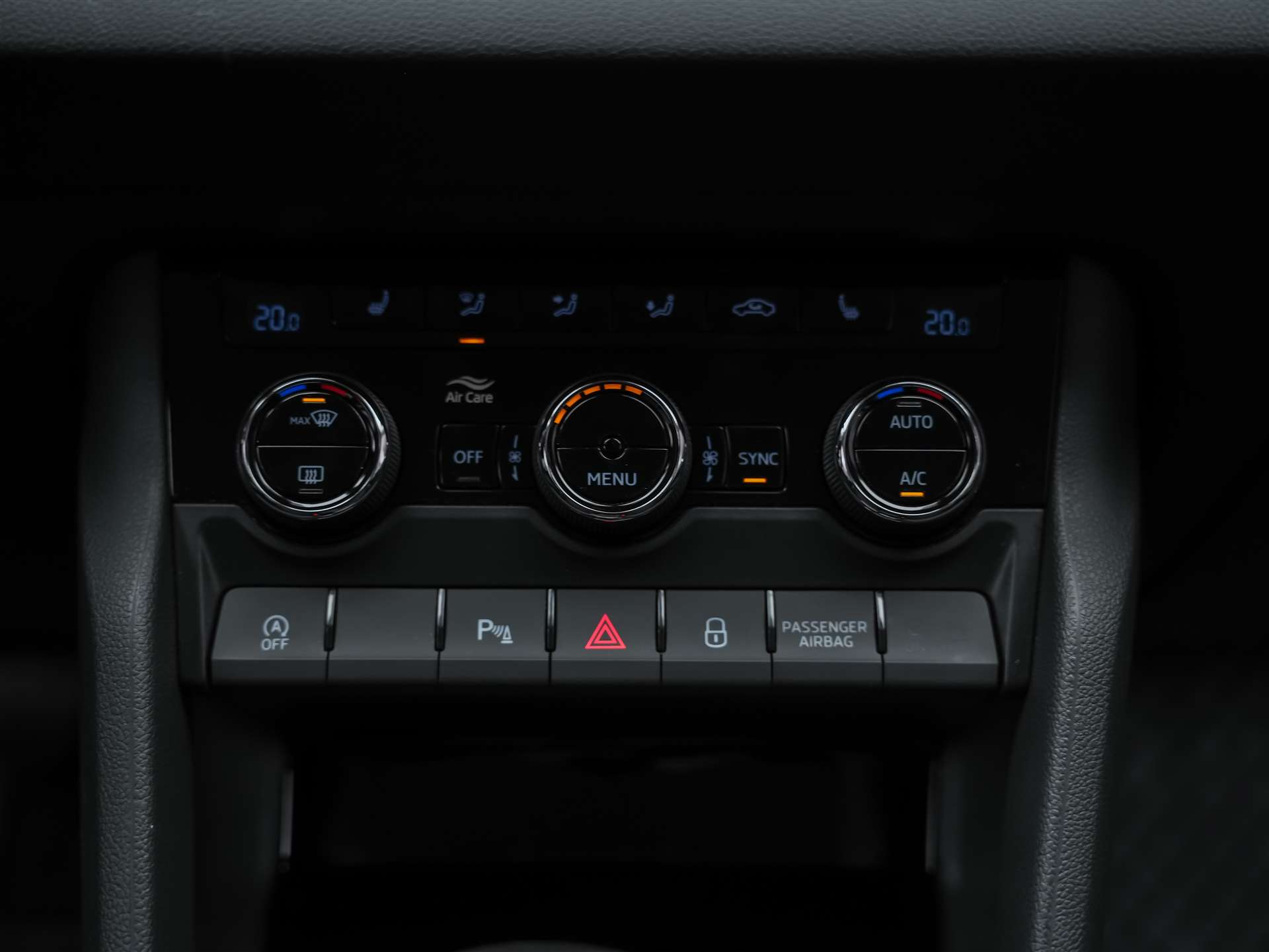SKODA Karoq 1.5 TSI Selection DSG *Sitzheizung*Lenkradheizung*Rückfahrkamera*-image-21
