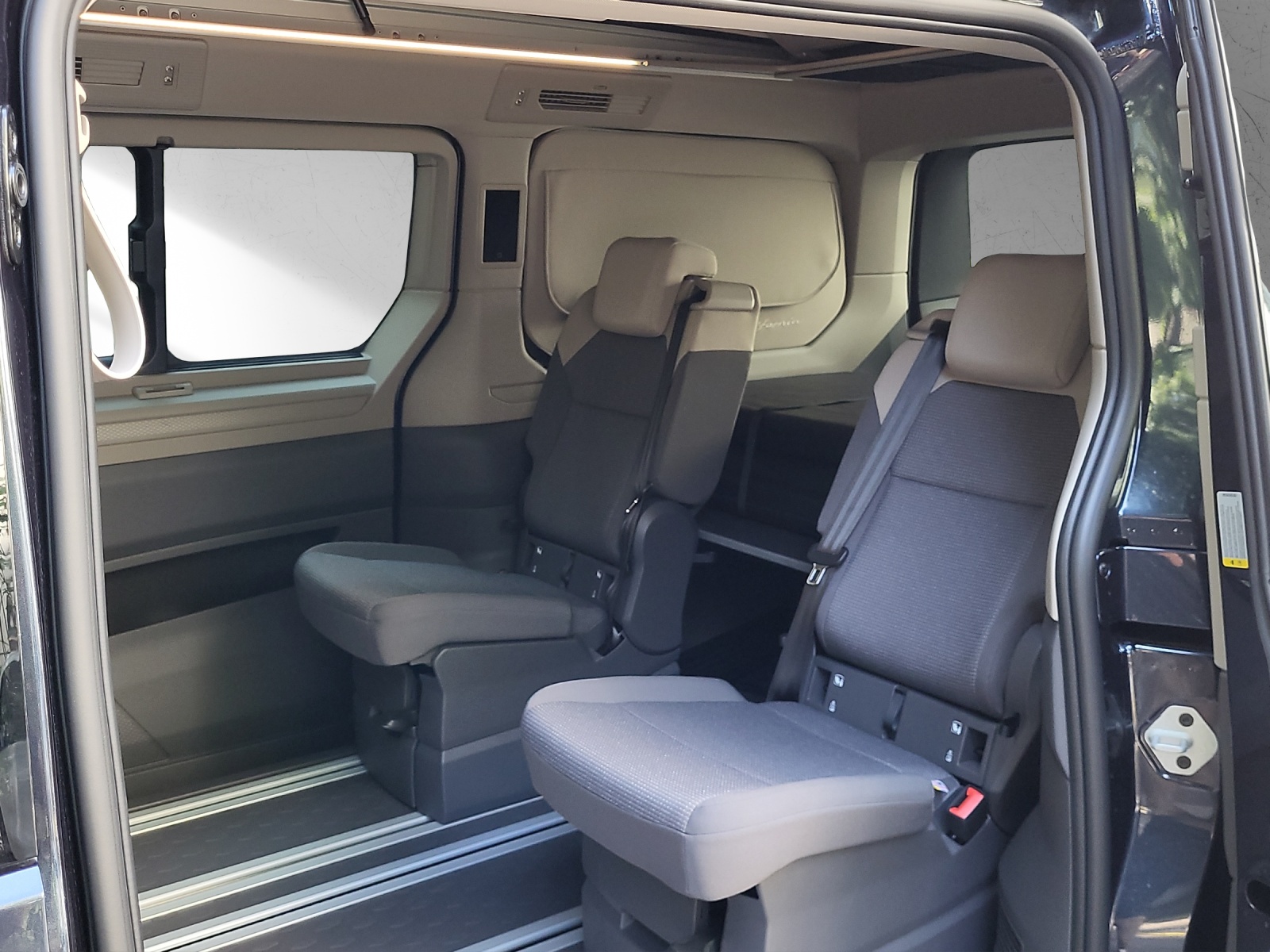 VW California Beach Tour Liberty PHEV Hybrid 4Motion-image-16