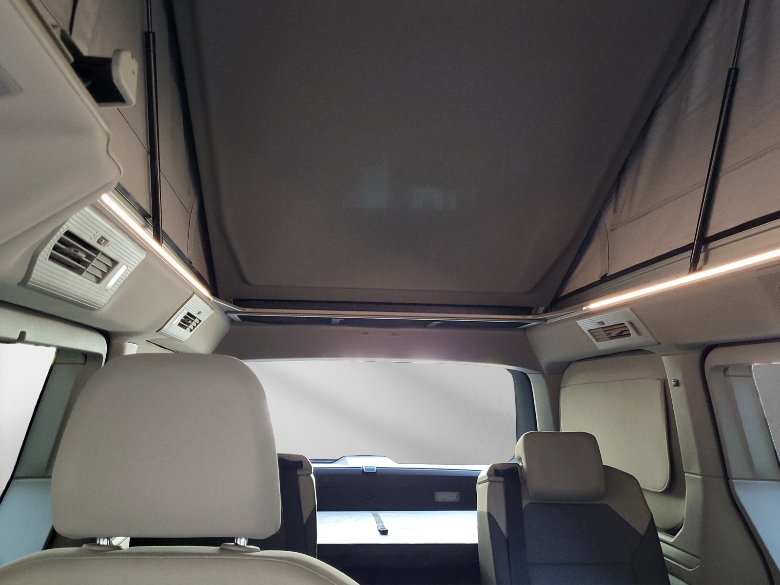 VW California Beach Tour Liberty PHEV Hybrid 4Motion-image-10