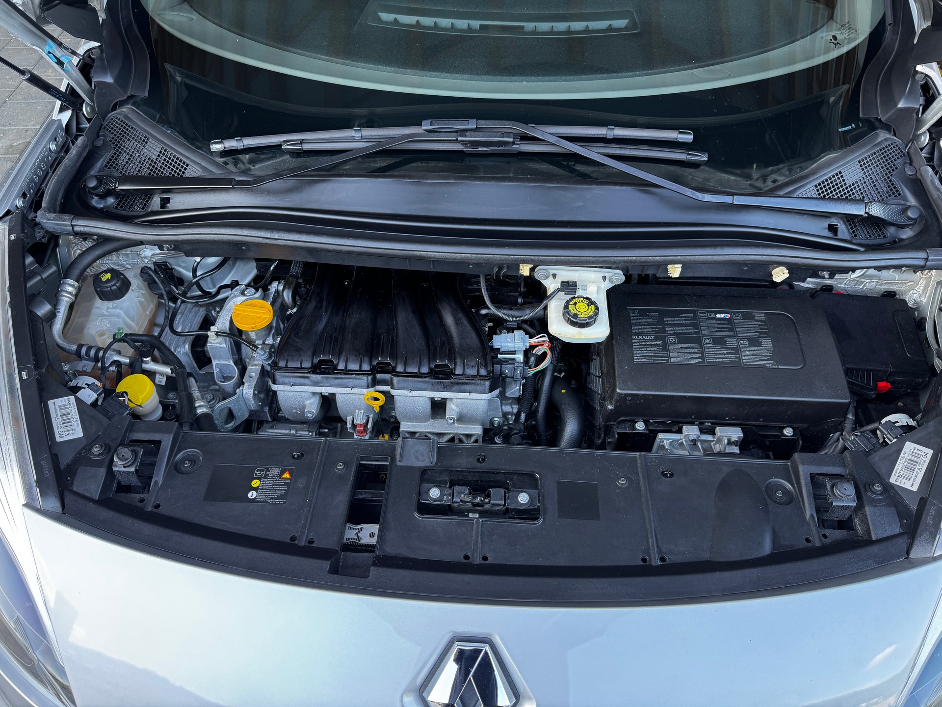 RENAULT Scénic 2.0 16V Bose X-Tronic CVT-image-9