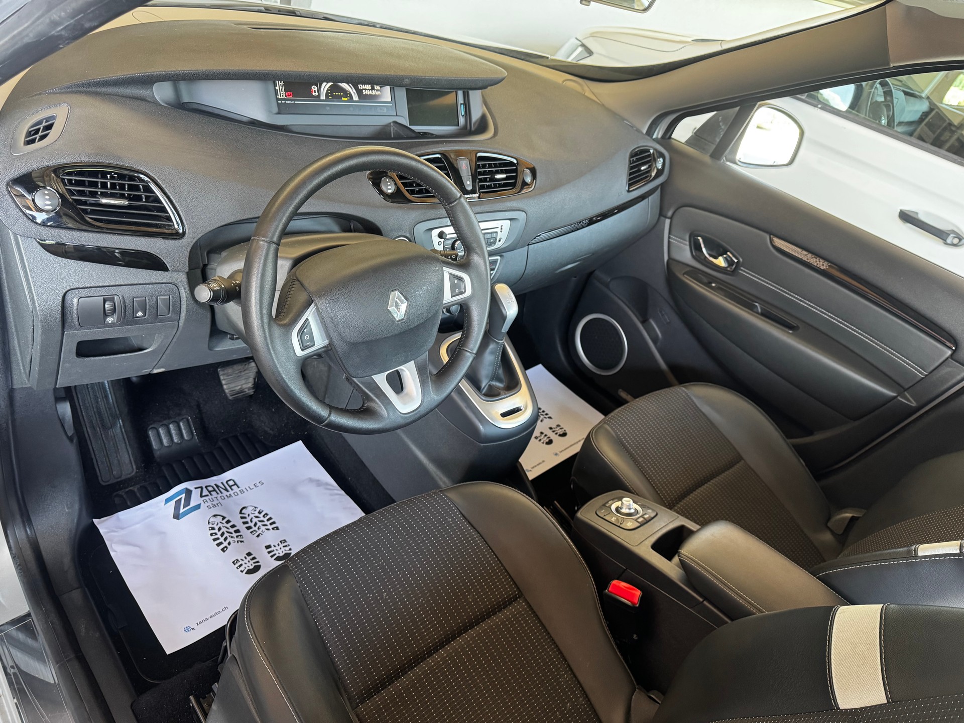 RENAULT Scénic 2.0 16V Bose X-Tronic CVT-image-14
