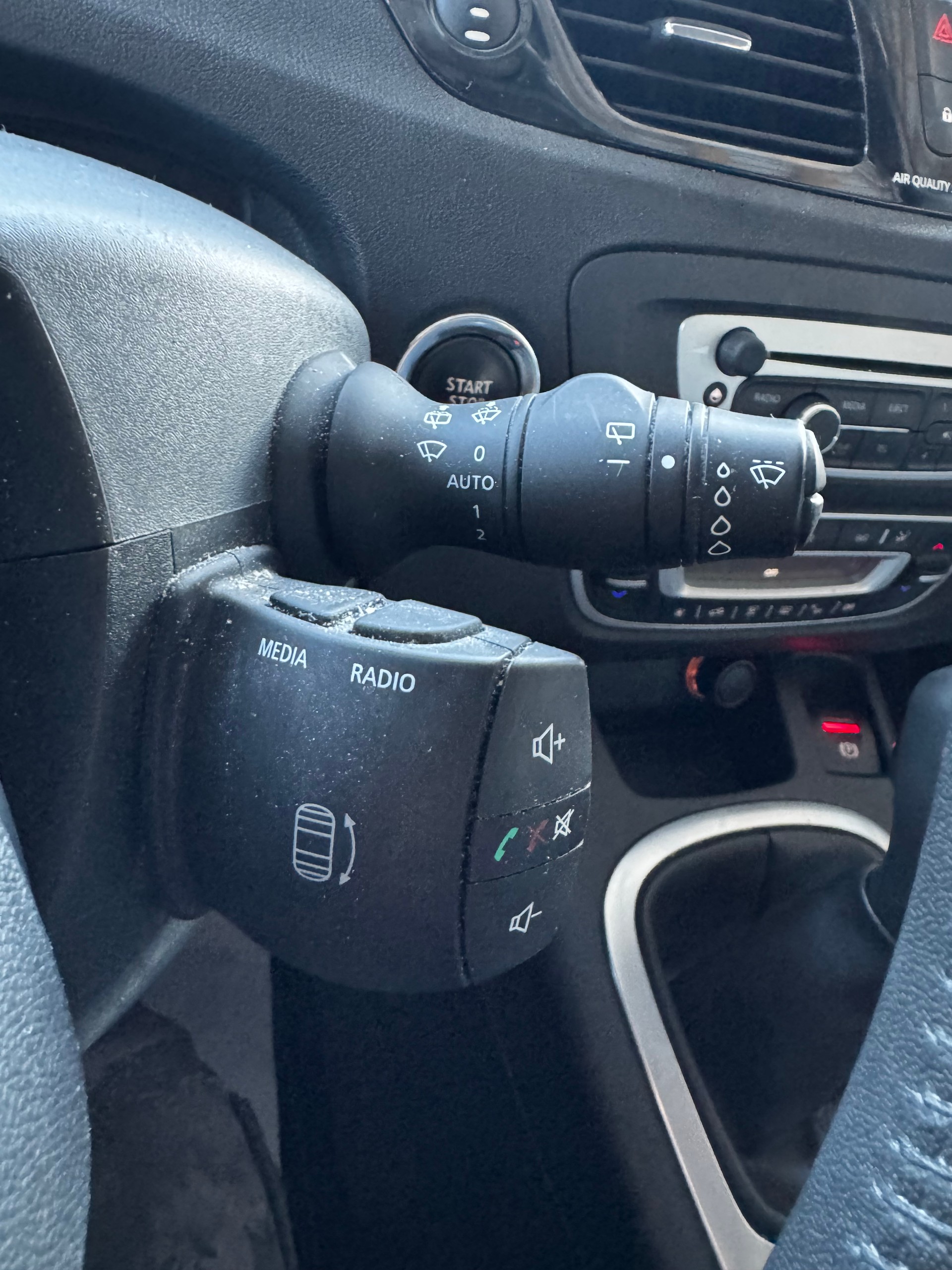 RENAULT Scénic 2.0 16V Bose X-Tronic CVT-image-8