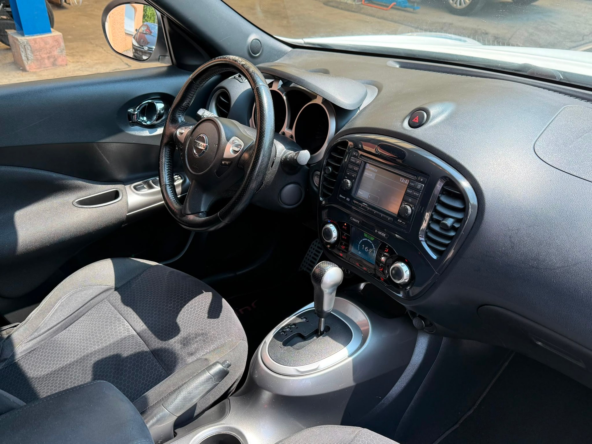 NISSAN Juke 1.6 DIG-T tekna 4x4 Xtronic M-CVT-image-12