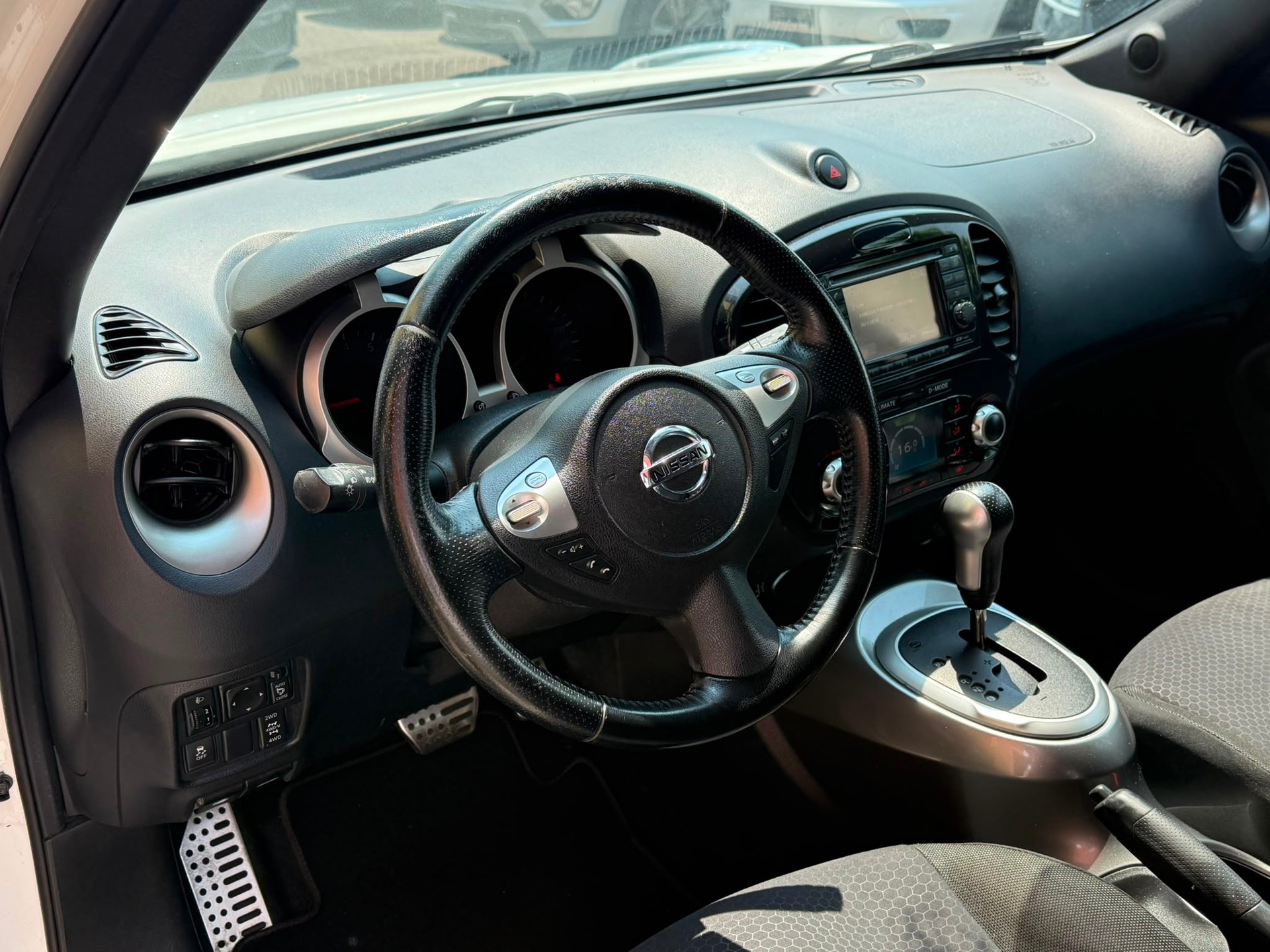 NISSAN Juke 1.6 DIG-T tekna 4x4 Xtronic M-CVT-image-10