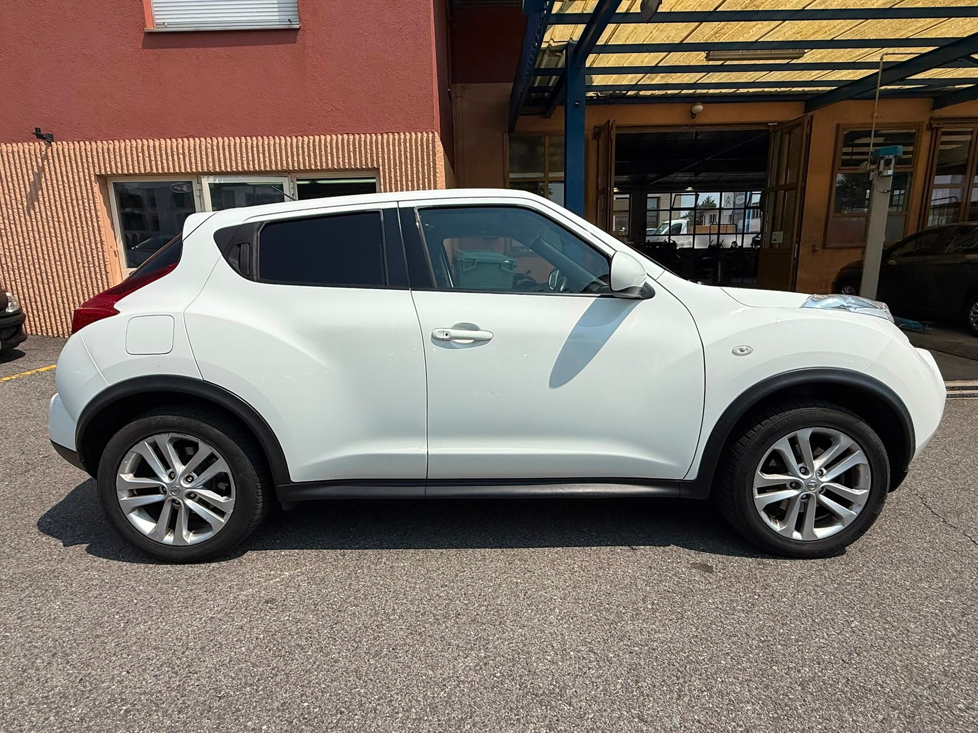 NISSAN Juke 1.6 DIG-T tekna 4x4 Xtronic M-CVT-image-4