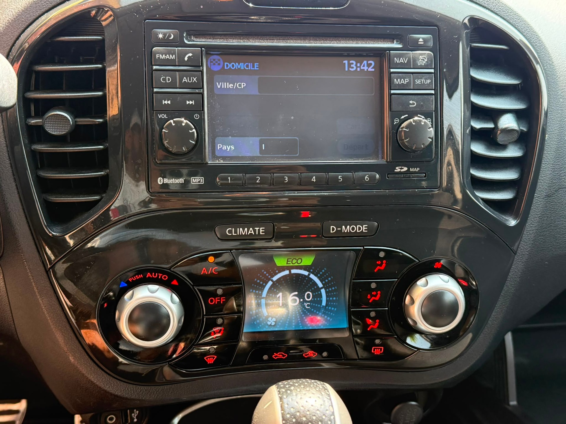 NISSAN Juke 1.6 DIG-T tekna 4x4 Xtronic M-CVT-image-11