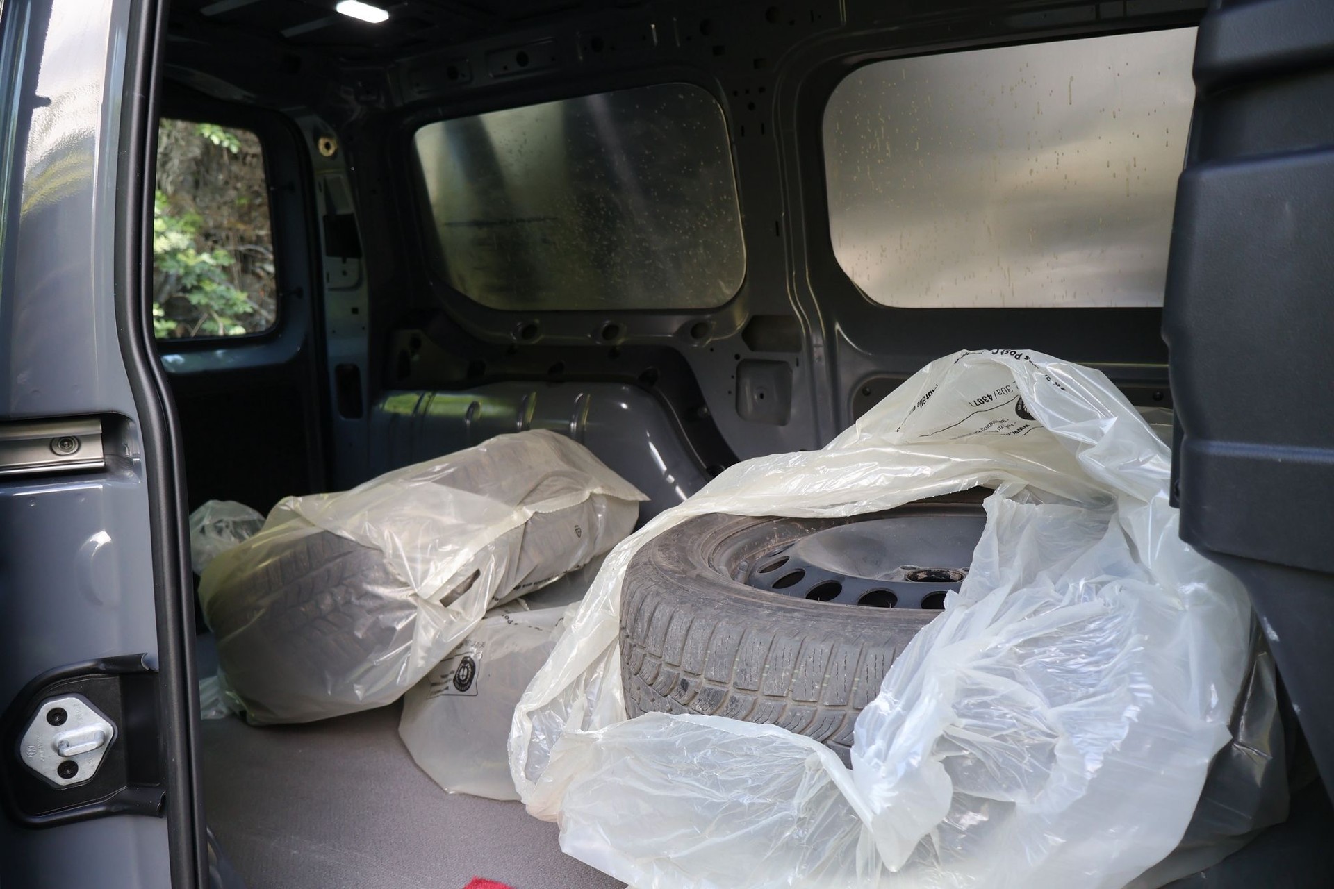 VW Caddy Cargo 2.0TDI Maxi 4Motion-image-11
