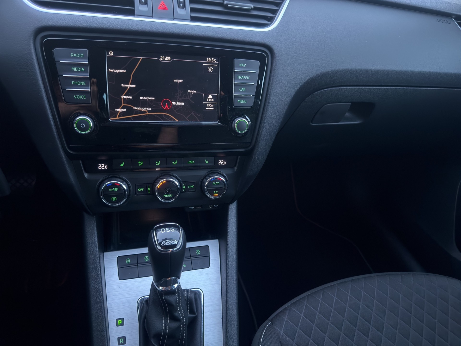 SKODA Octavia Combi 2.0 TDI Ambition 4x4 DSG-image-14