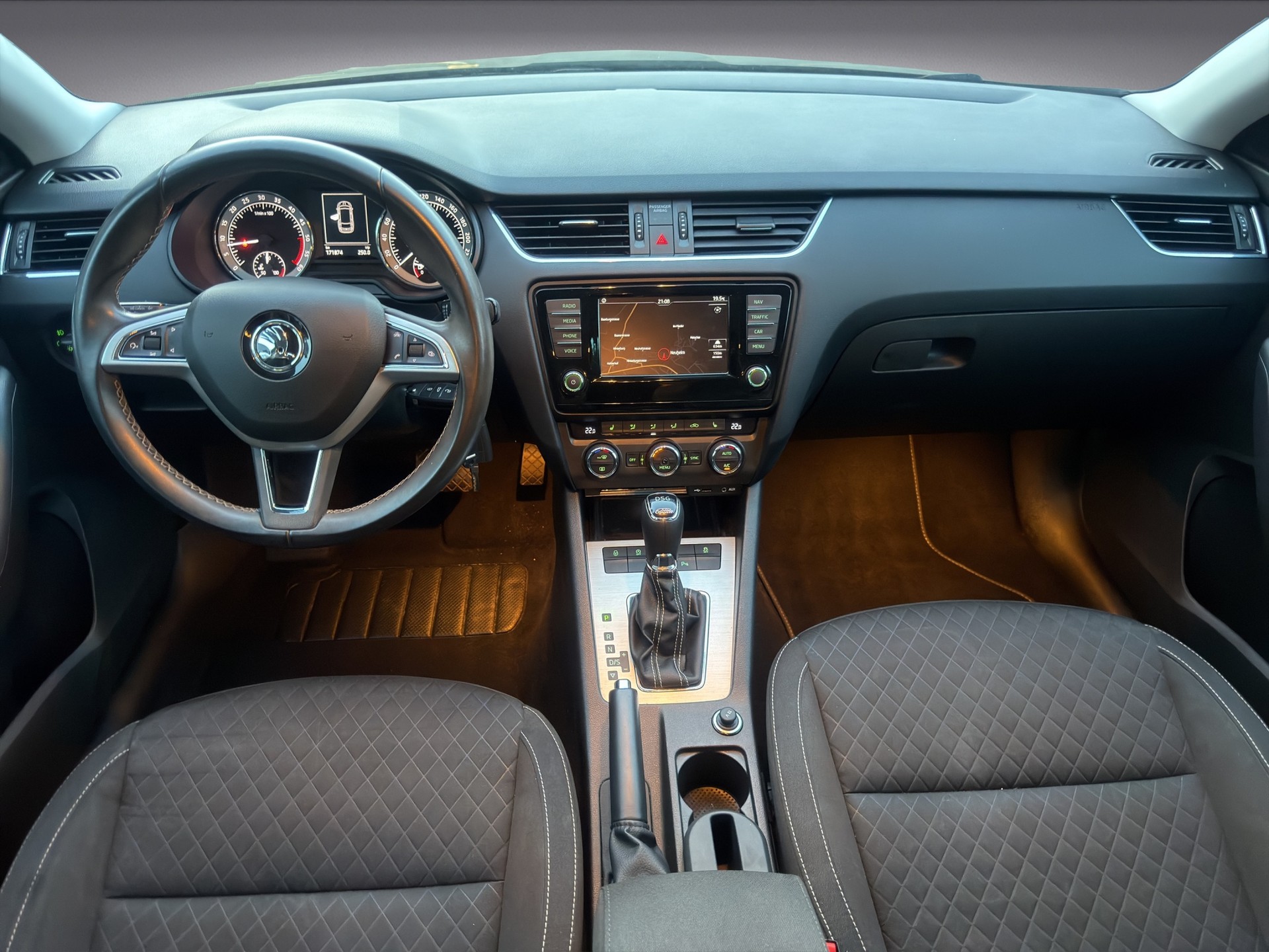 SKODA Octavia Combi 2.0 TDI Ambition 4x4 DSG-image-10