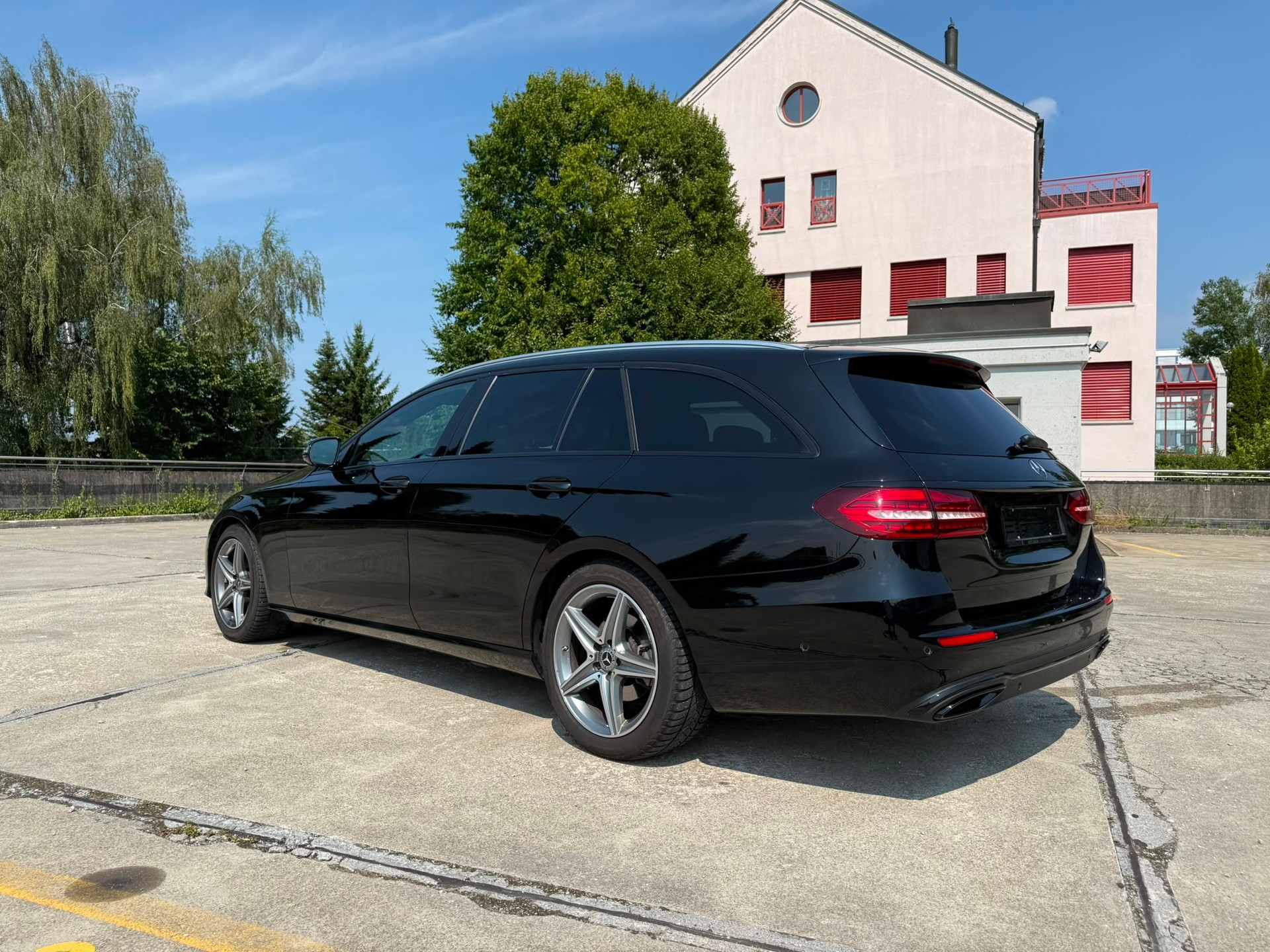 MERCEDES-BENZ E 200 d T 9G-Tronic-image-5