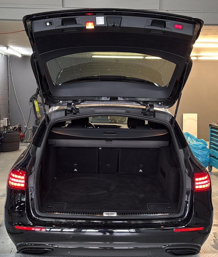 MERCEDES-BENZ E 200 d T 9G-Tronic-image-13