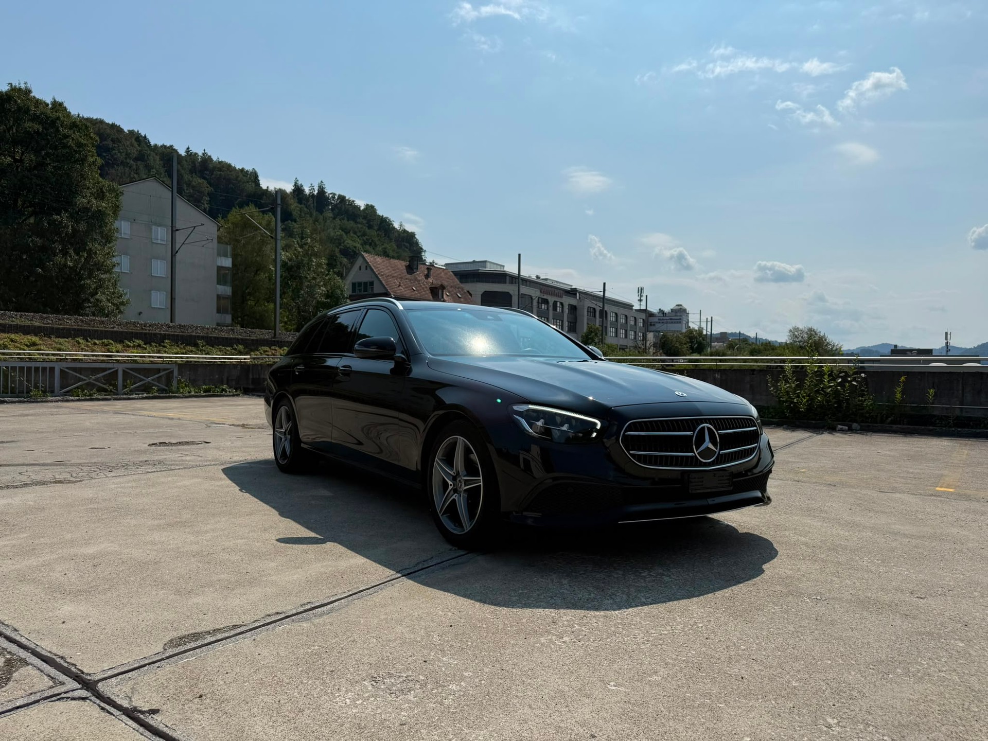 MERCEDES-BENZ E 200 d T 9G-Tronic-image-1