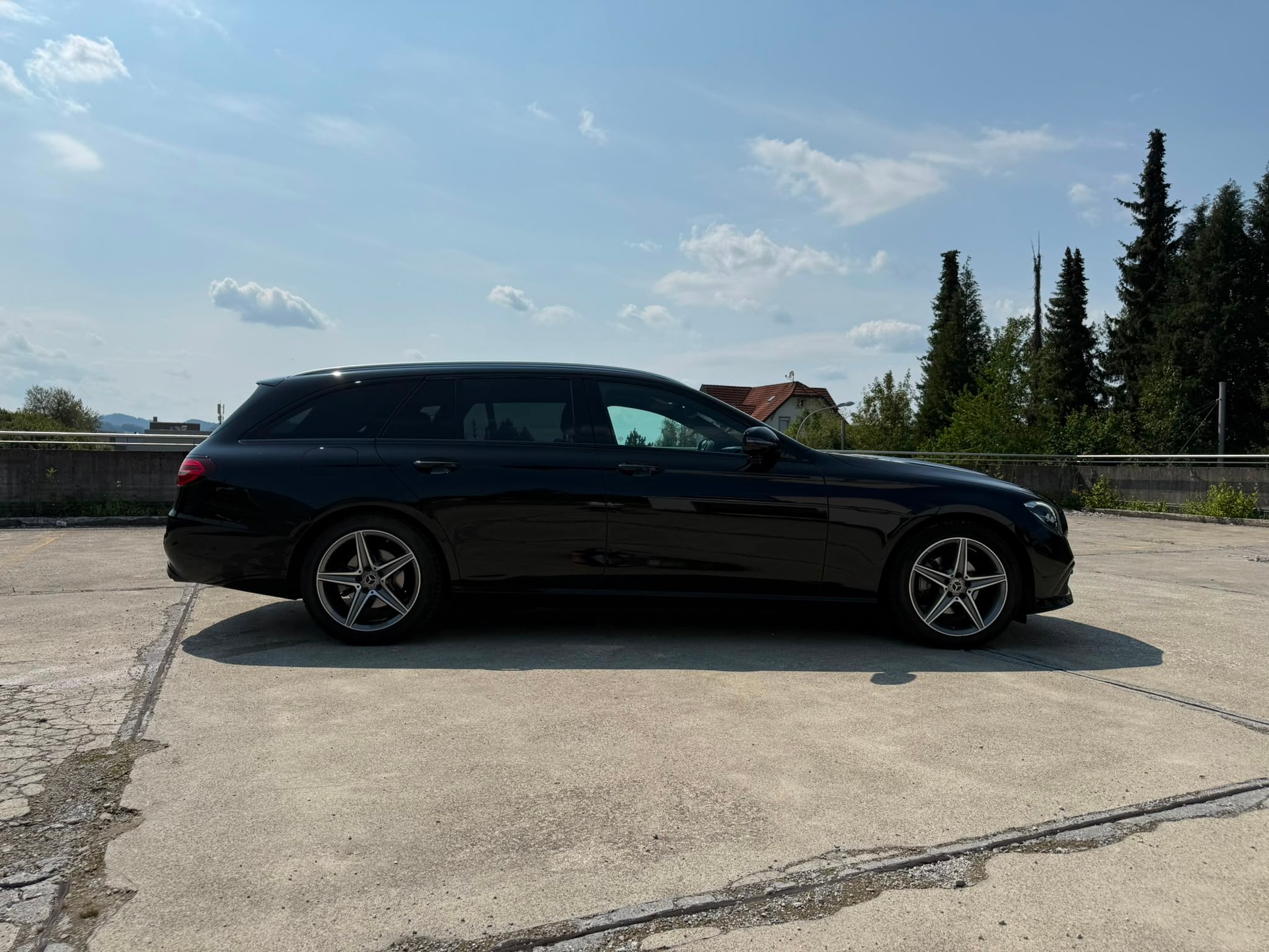 MERCEDES-BENZ E 200 d T 9G-Tronic-image-2