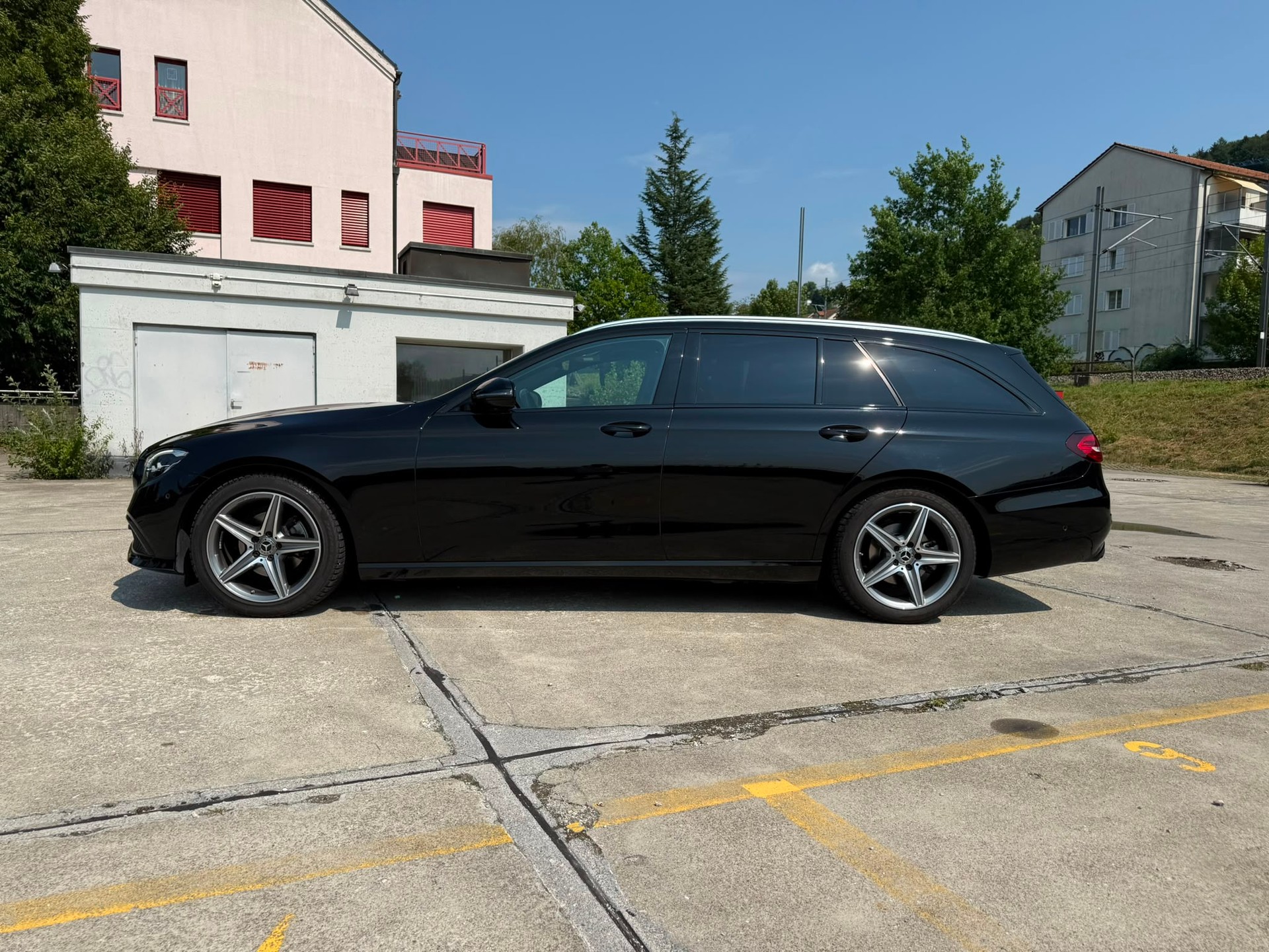 MERCEDES-BENZ E 200 d T 9G-Tronic-image-4