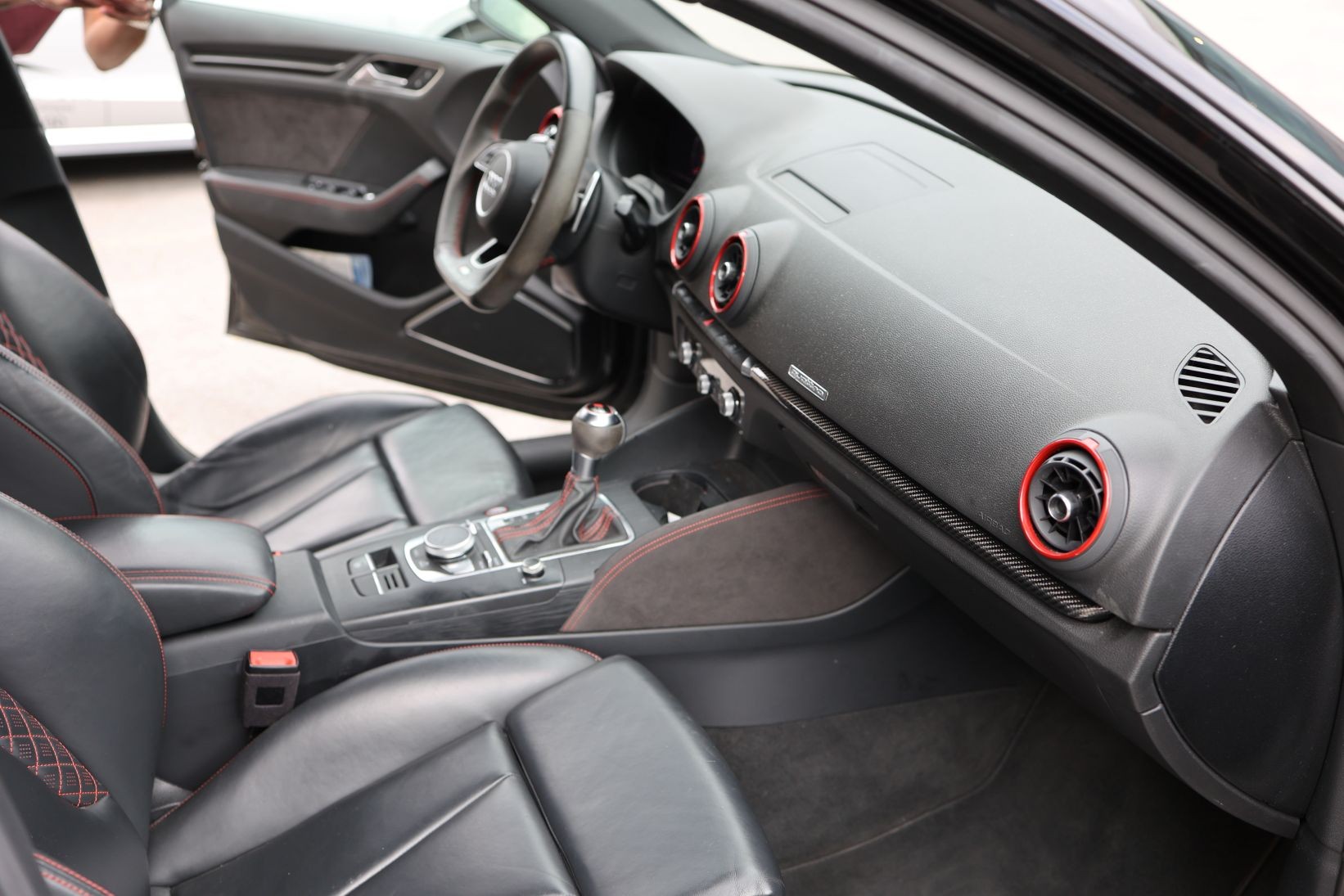 AUDI RS3 Sportback 2.5 TSI quattro S-tronic-image-10