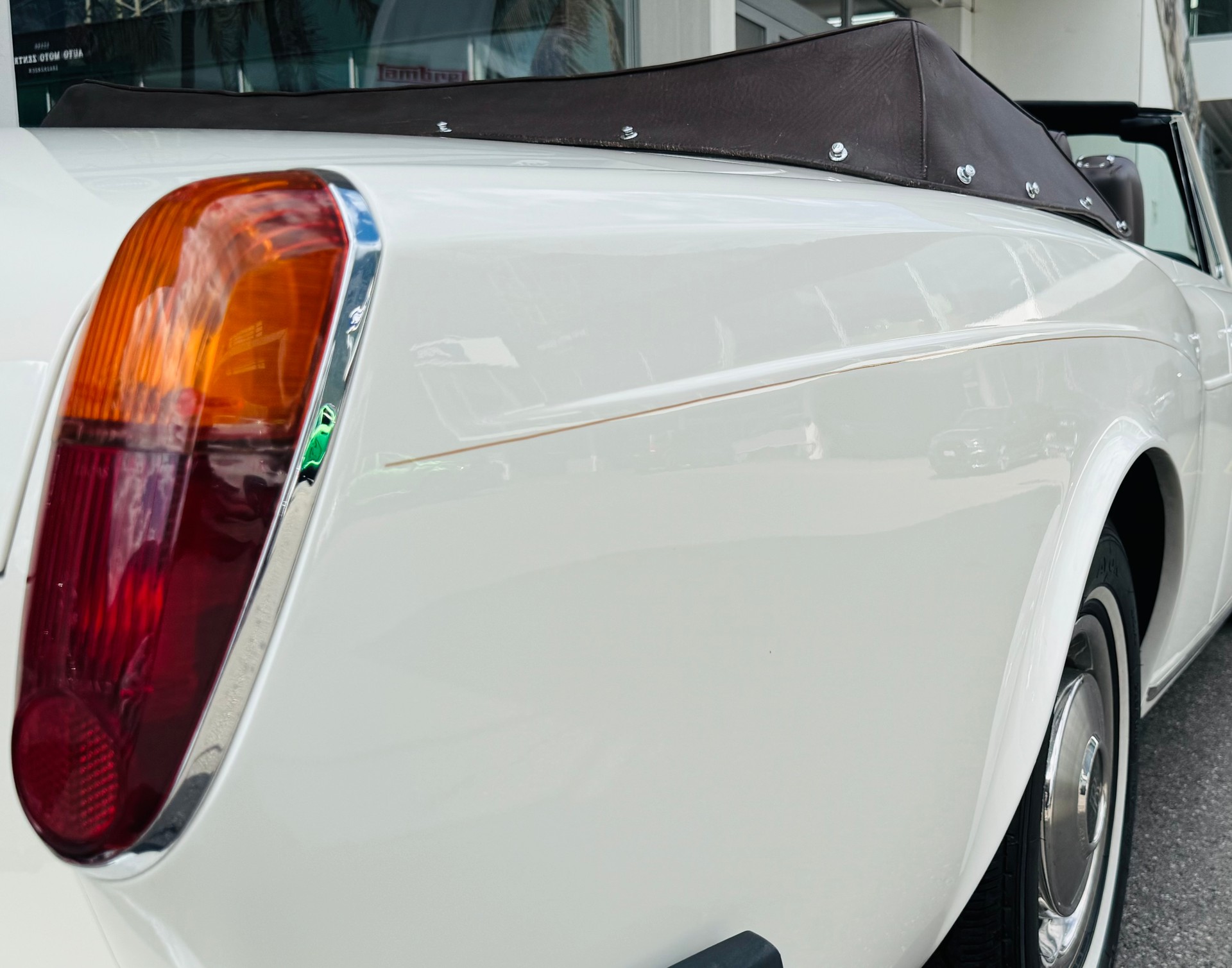 ROLLS-ROYCE Corniche Cabrio-image-12