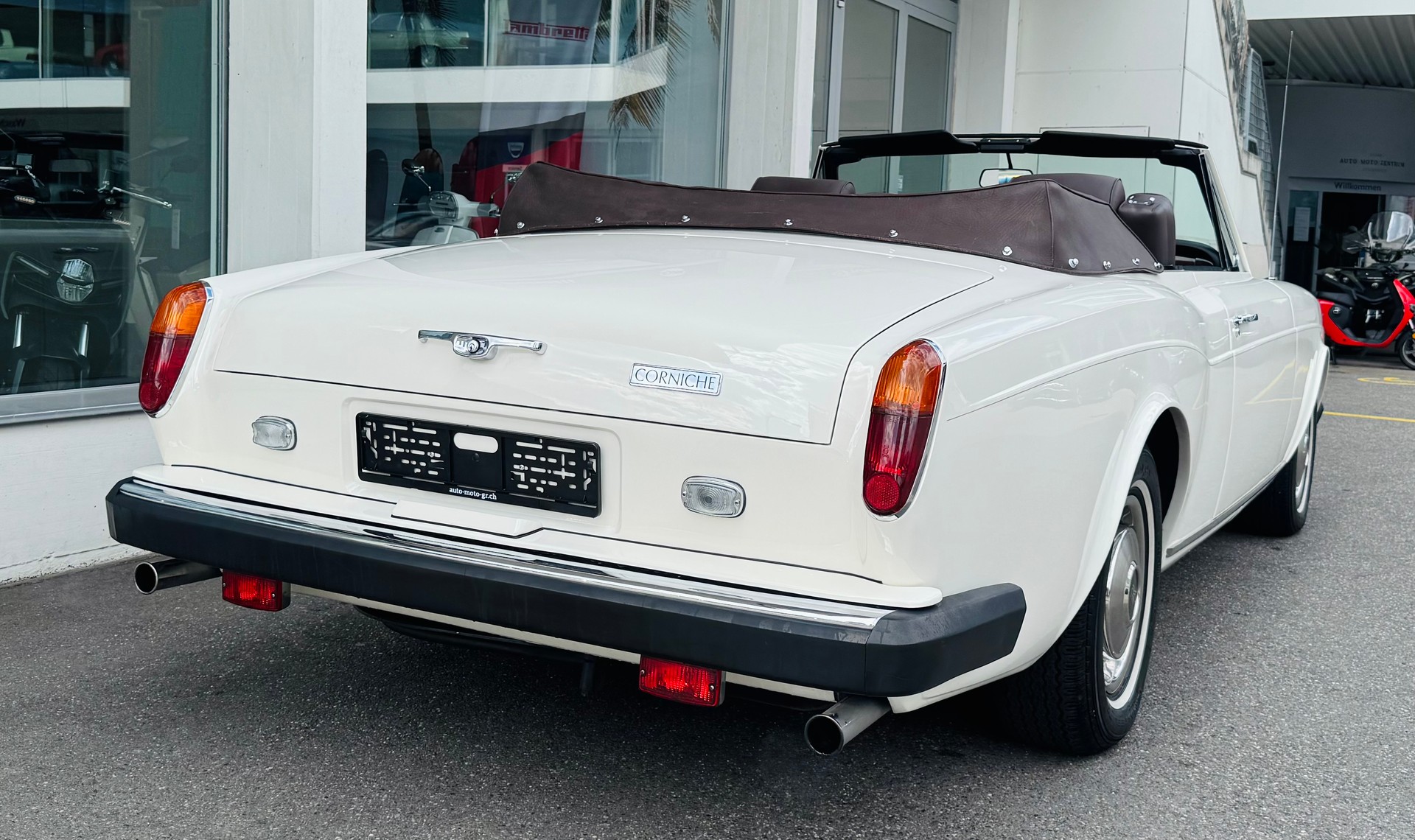 ROLLS-ROYCE Corniche Cabrio-image-8