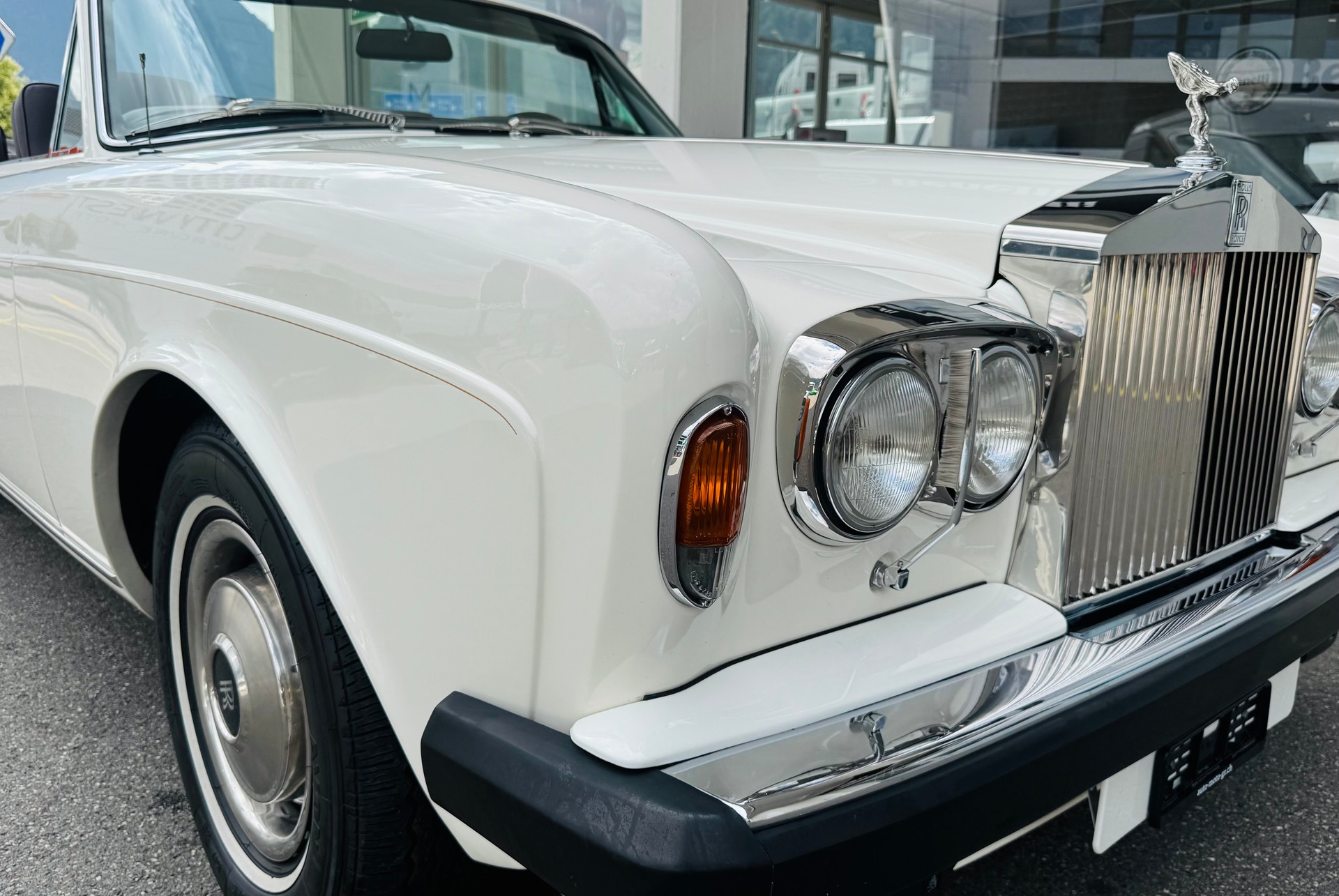 ROLLS-ROYCE Corniche Cabrio-image-1